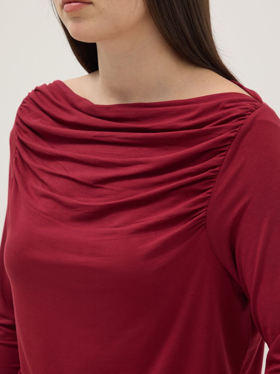 Long red viscose stretch top regular fit with boat neckline_1