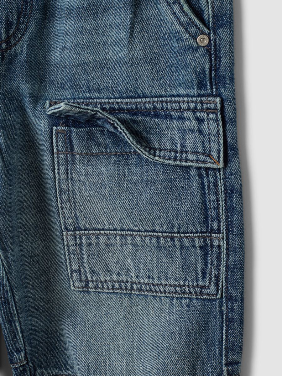 Blue denim joggers in cotton and viscose blend, relaxed fit for boys_3