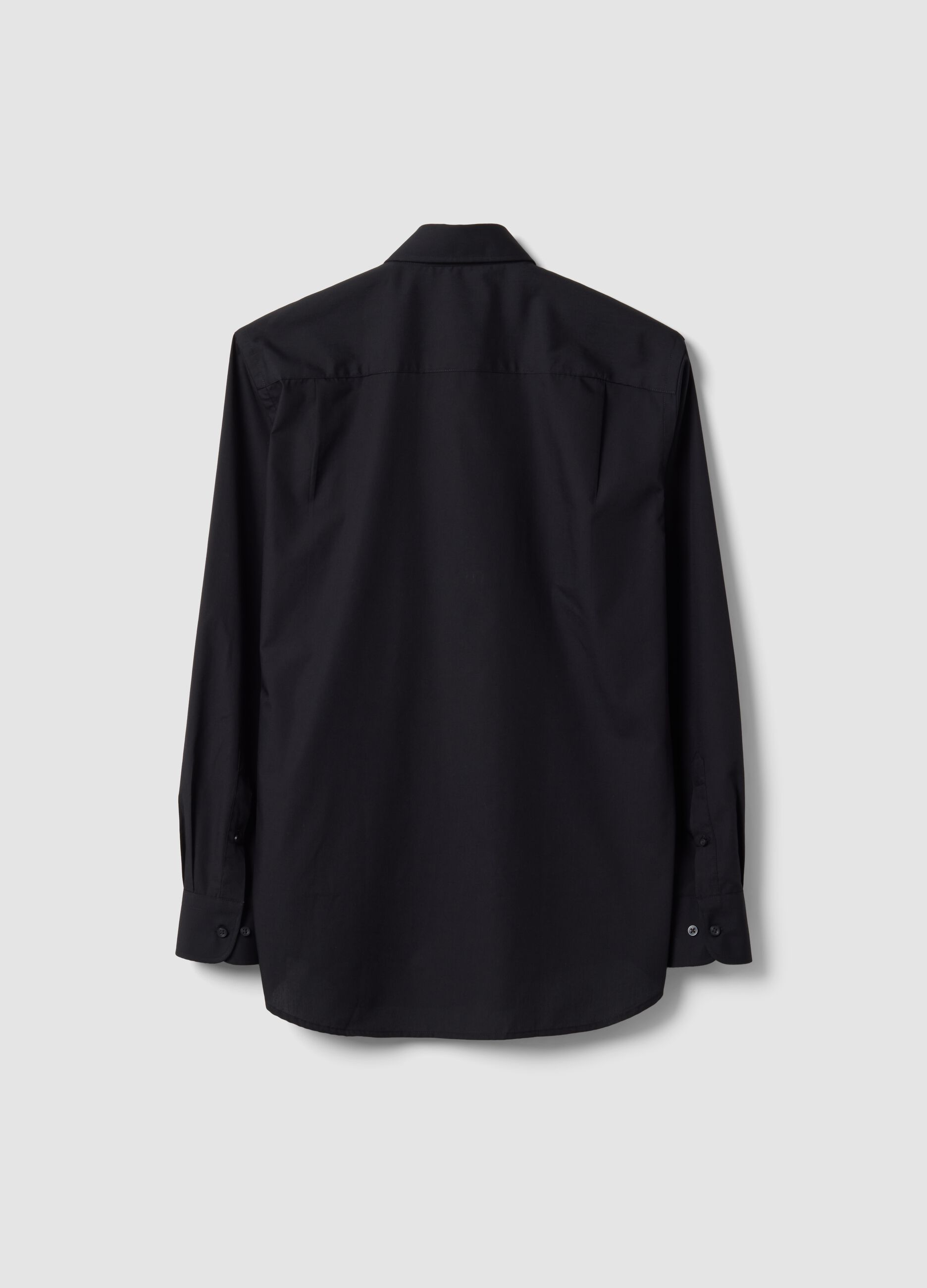 Black slim-fit shirt with classic collar, easy-iron
