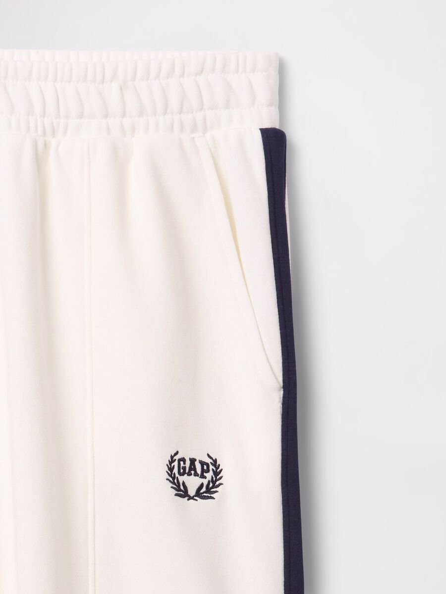 Pantaloni bianchi in misto cotone con logo GAP_5