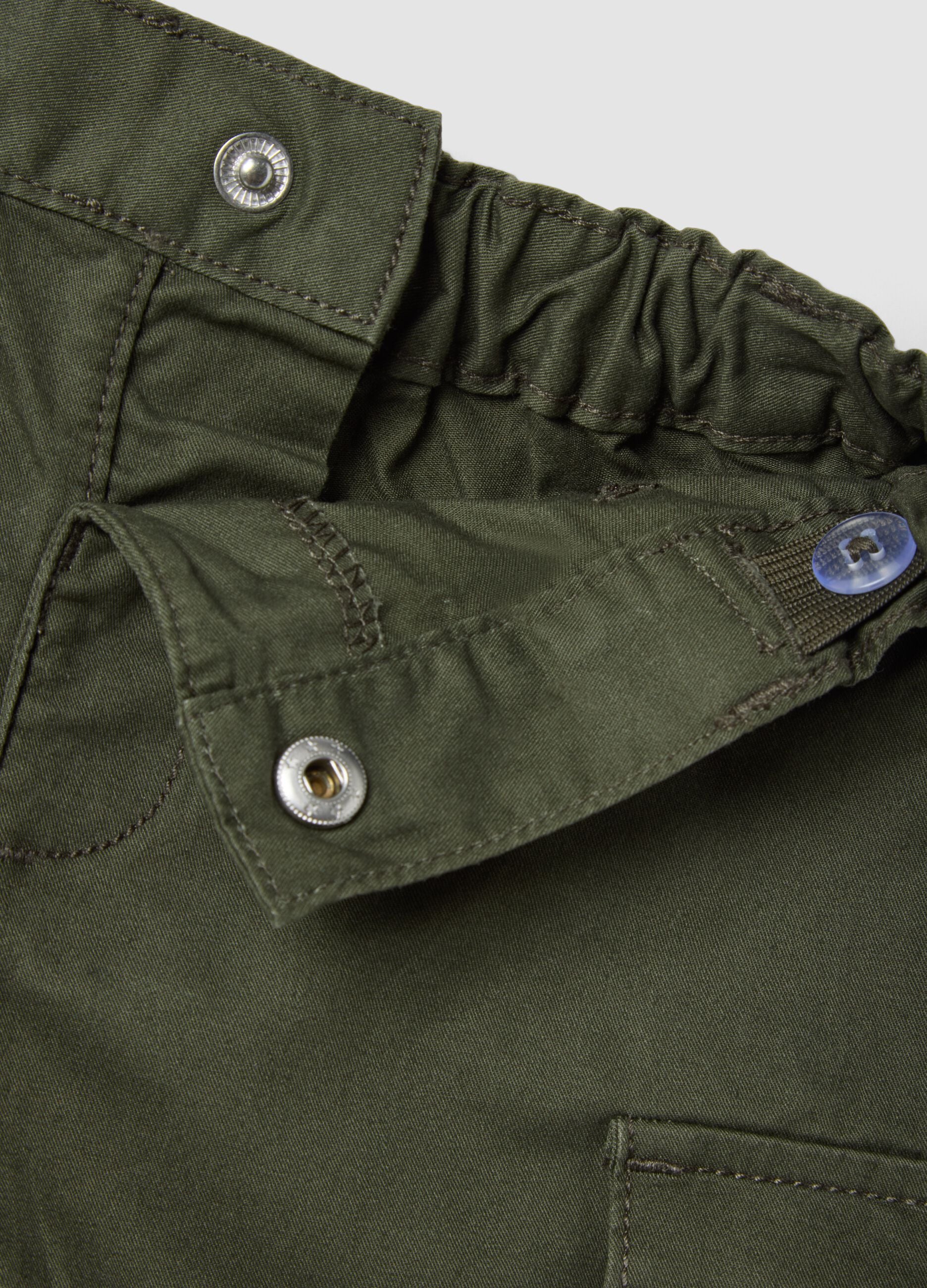 Green pure cotton cargo shorts for boys, regular fit