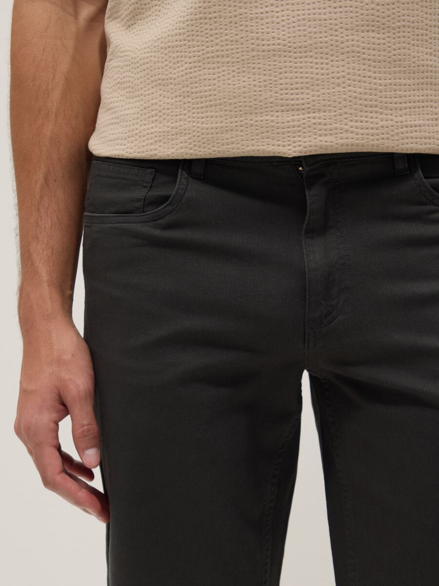 Black stretch cotton Bermuda shorts_3