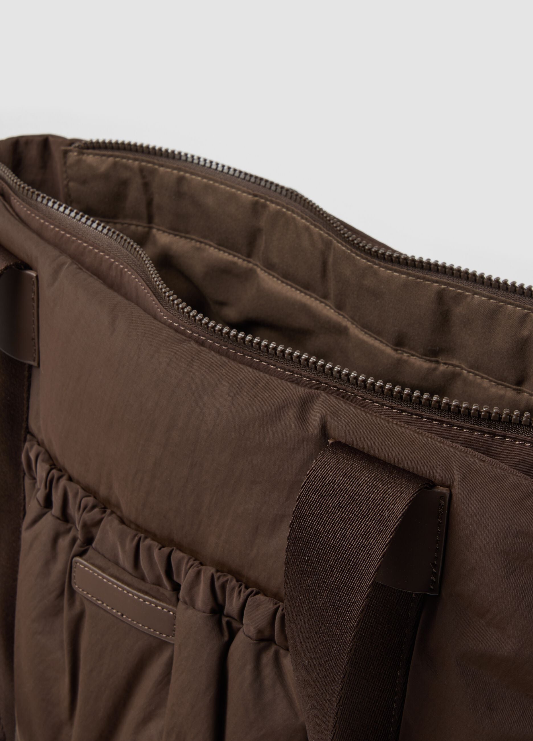 Brown shopper bag with gathered external pocket
