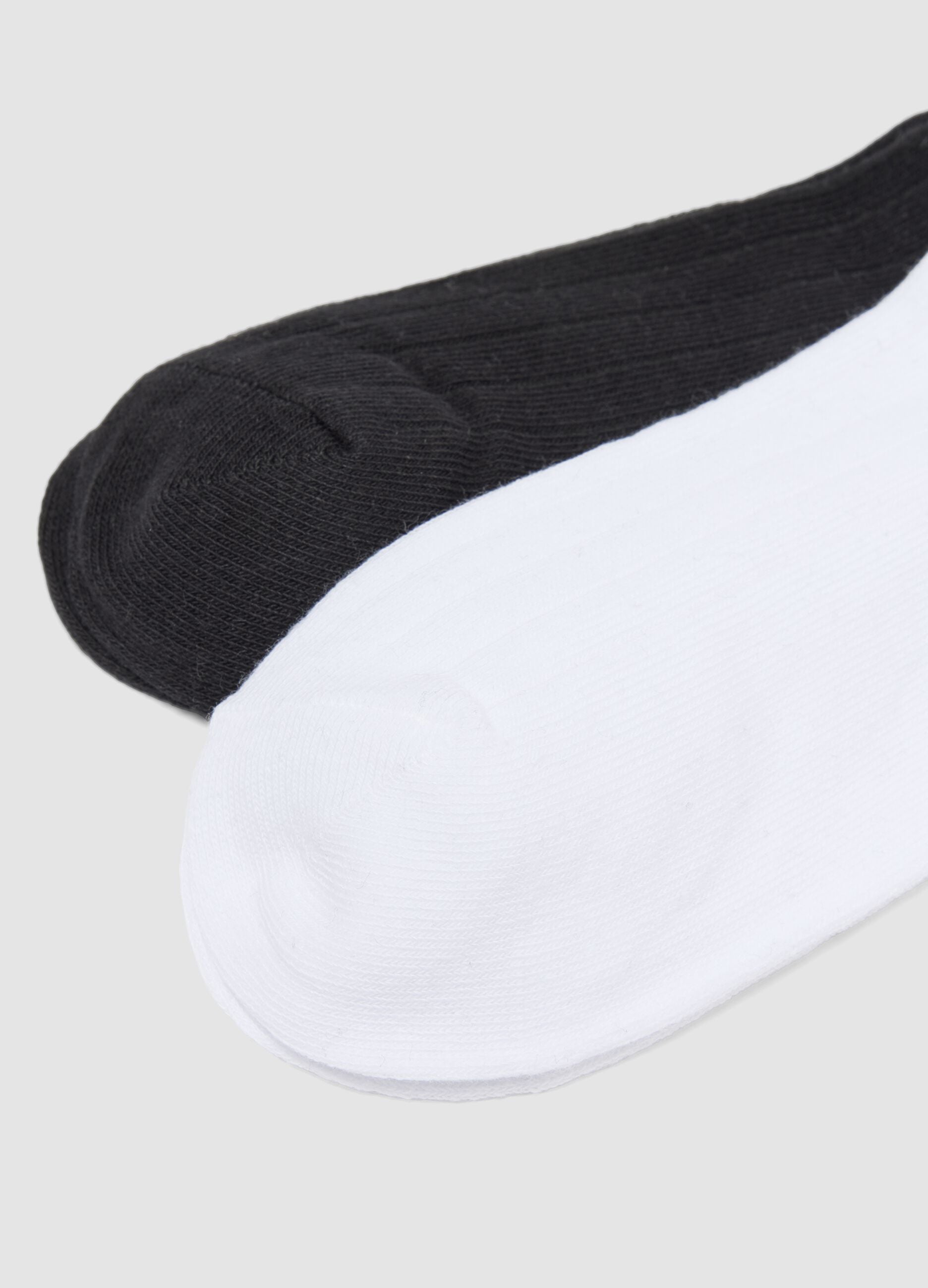 Five-pack of white and black ankle socks in stretch cotton blend