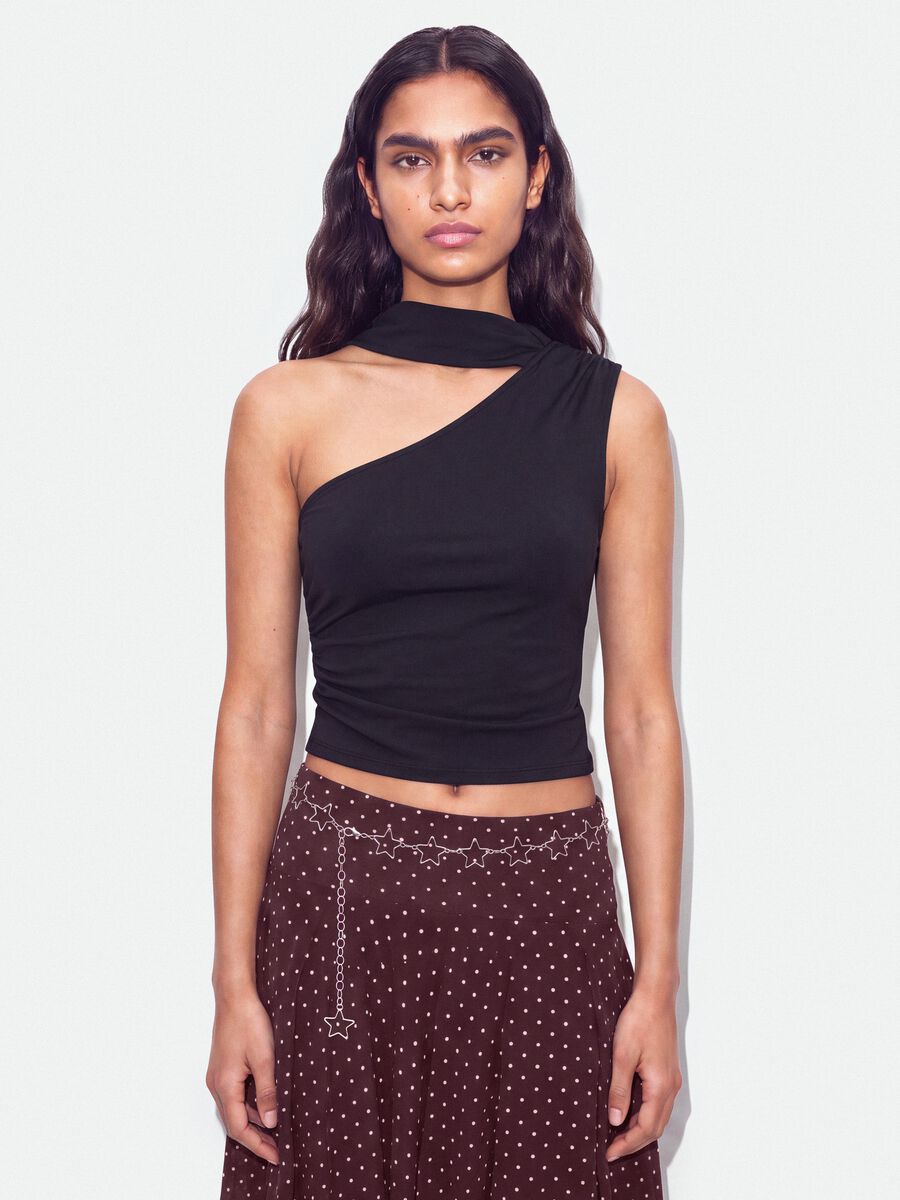 Top nero in tessuto elasticizzato con scollo asimmetrico e fascia drappeggiata_1