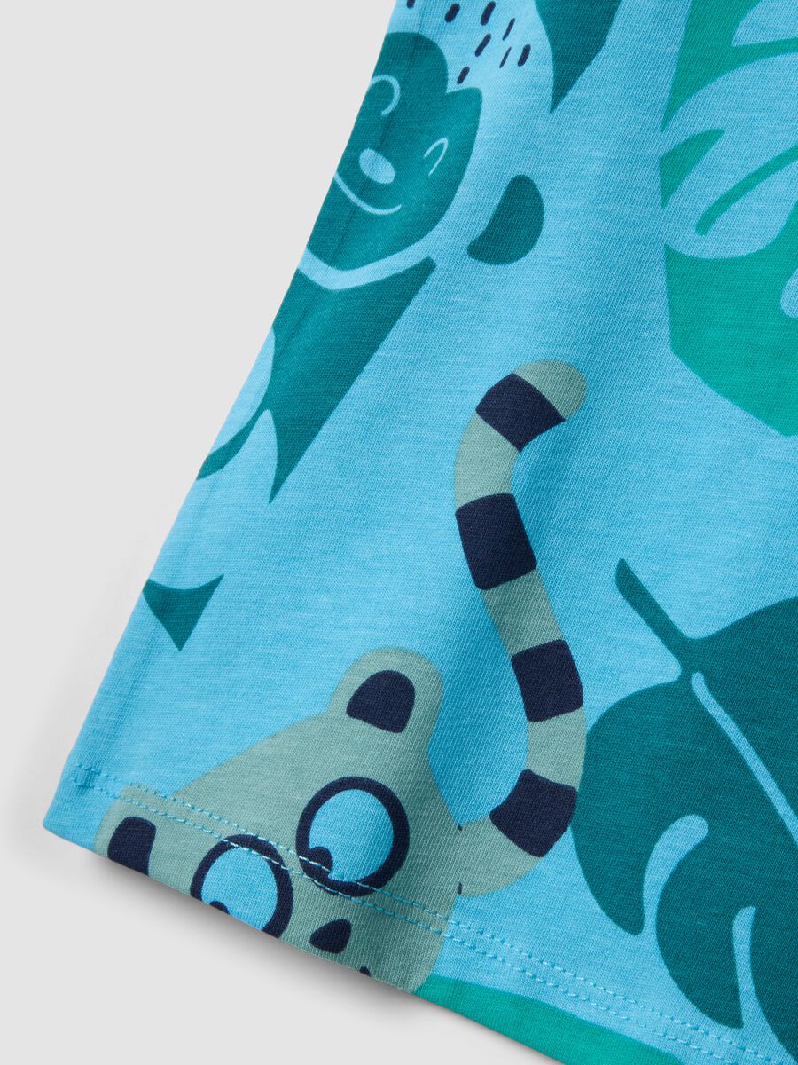 Canotta azzurra in puro cotone con stampa all over per bimbo regular fit_3
