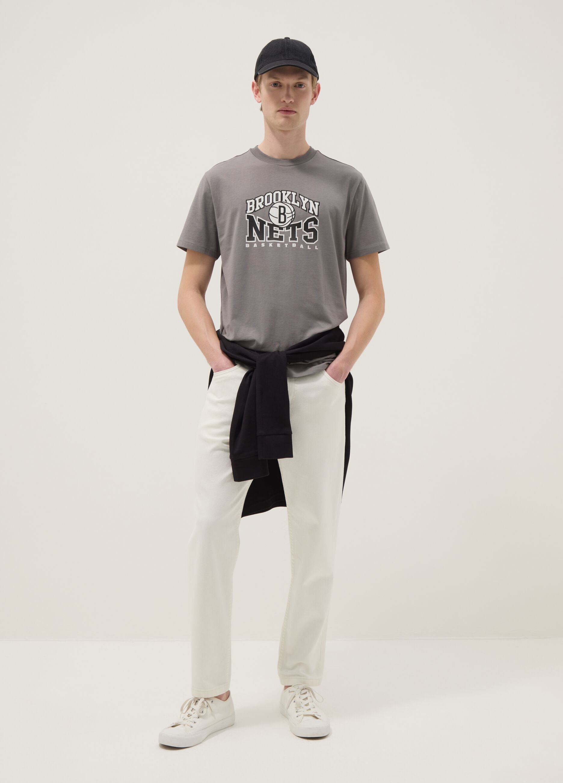 Grey pure cotton T-shirt regular fit with Brooklyn Nets print