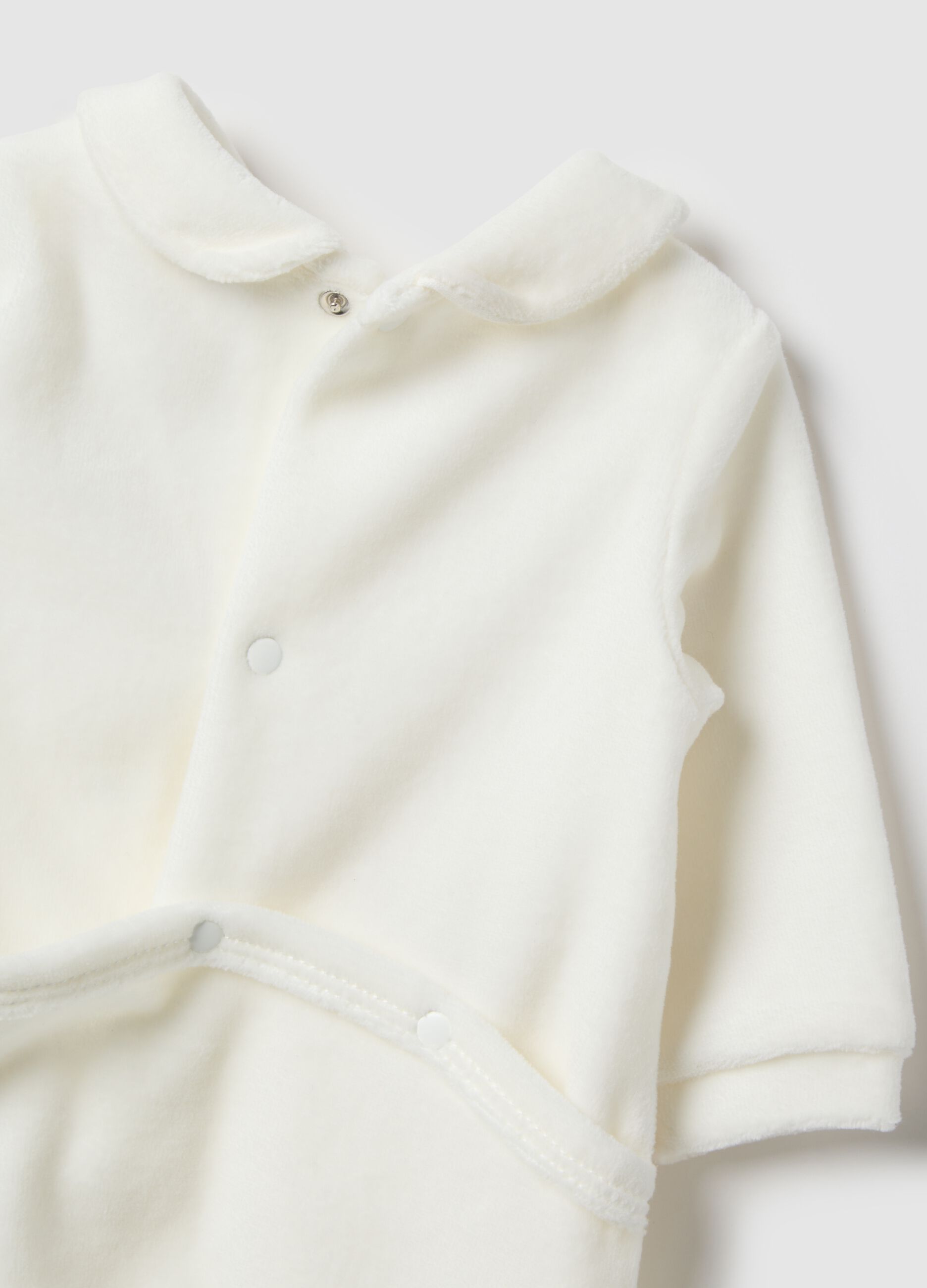 White newborn playsuit in regular fit cotton blend with embroidery