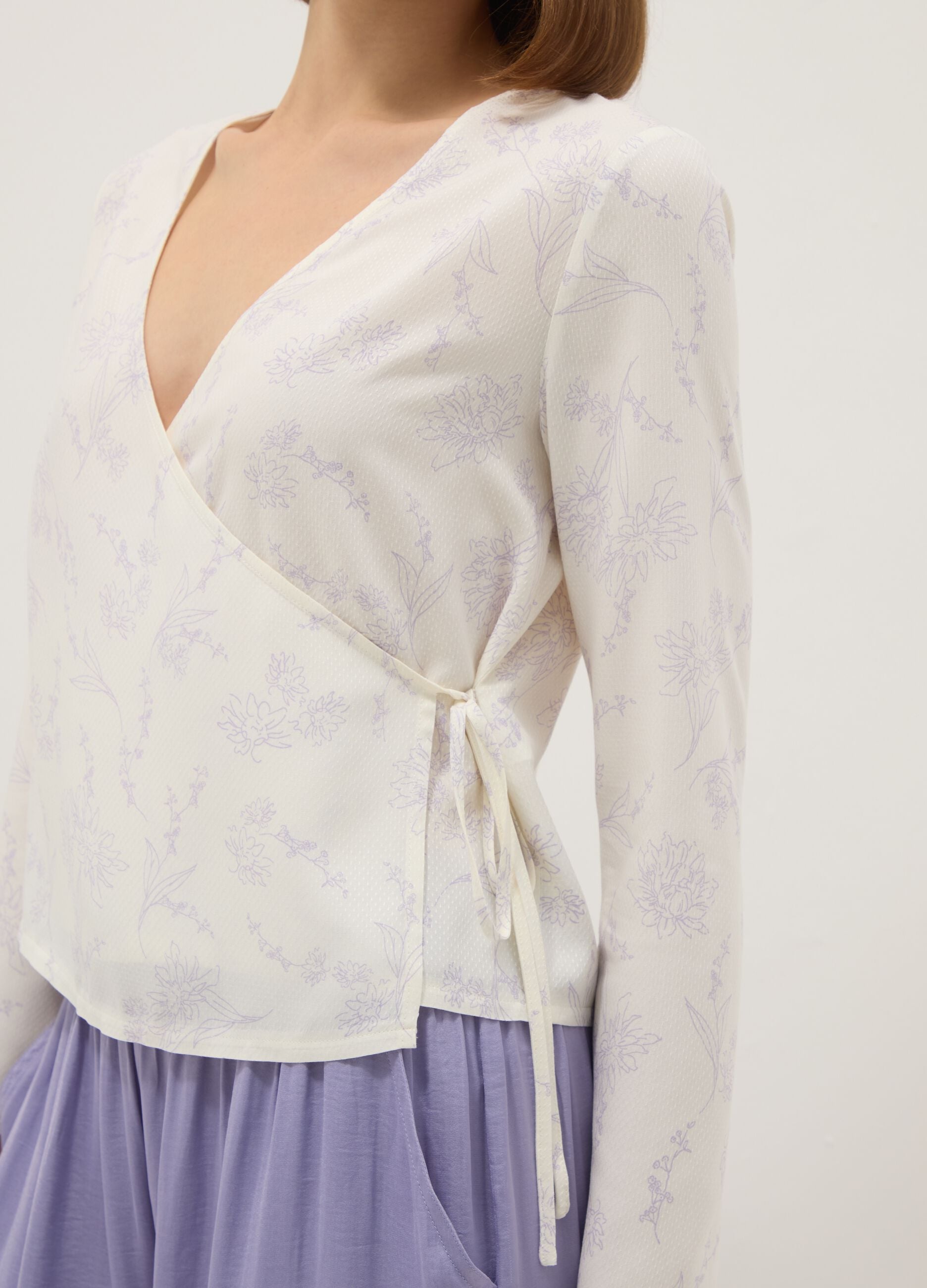 White V-neck pure viscose top regular fit