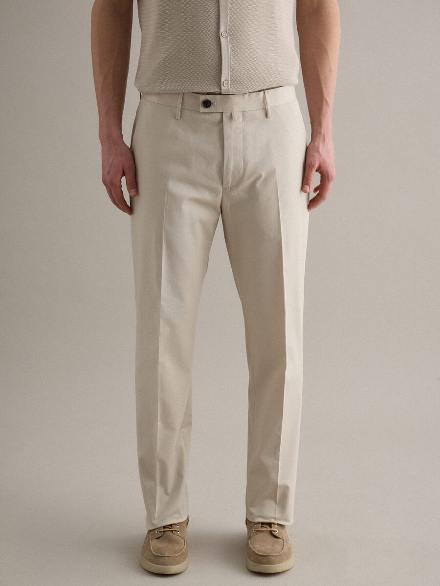 Pantaloni chino in cotone elasticizzato beige regular fit_1