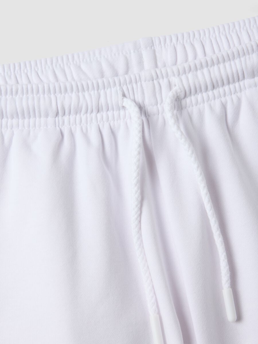 White cotton-blend regular-fit shorts with drawstring_5