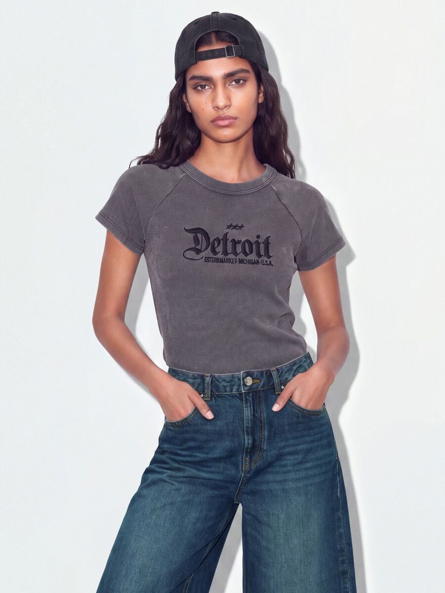 Grey fitted ribbed stretch cotton T-shirt with Detroit lettering_0