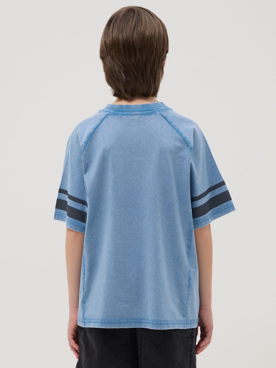 T-shirt in puro cotone azzurro da ragazzo regular fit con scritta_2