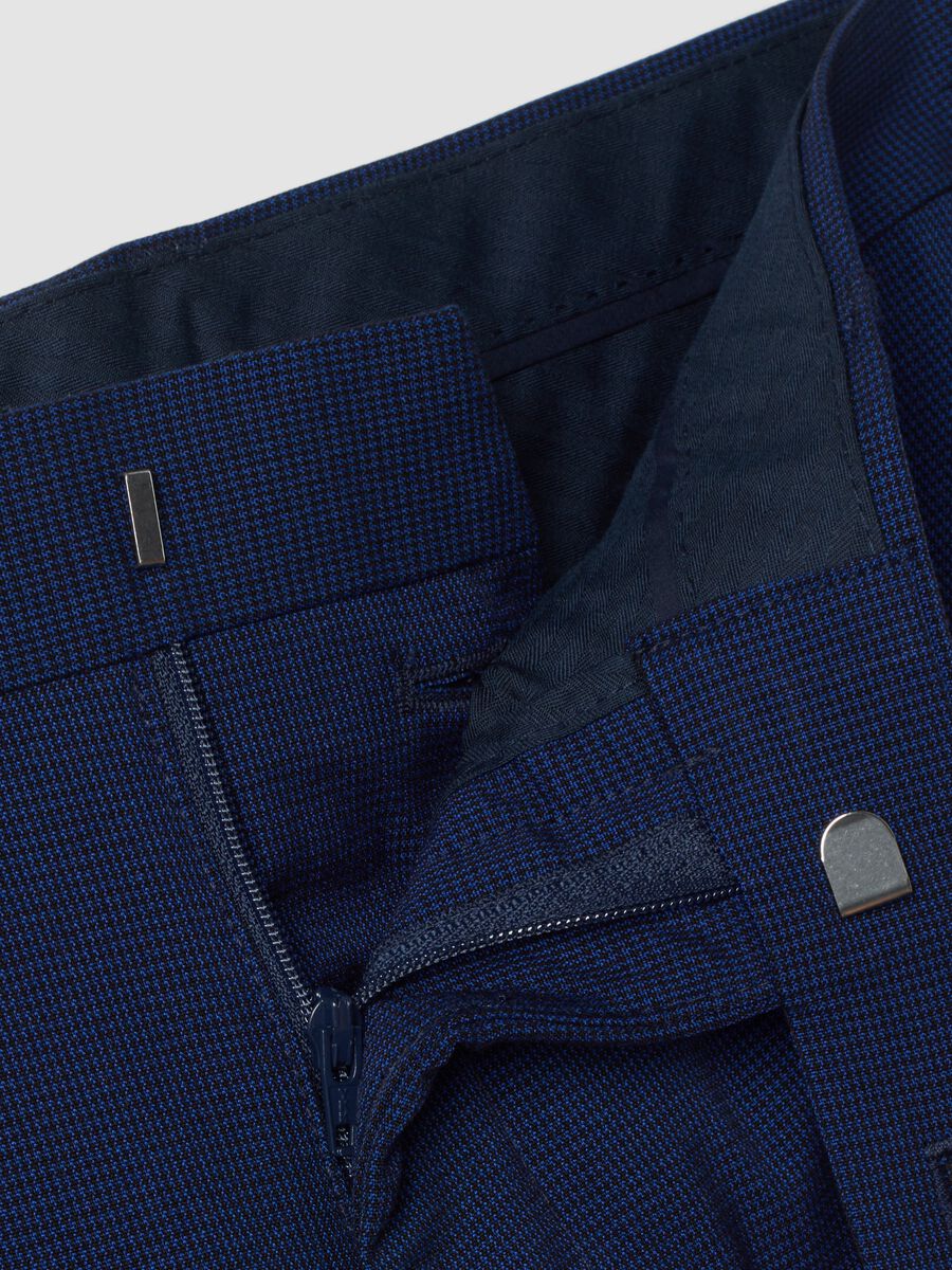 Pantaloni formali blu in viscosa elasticizzata slim fit_1