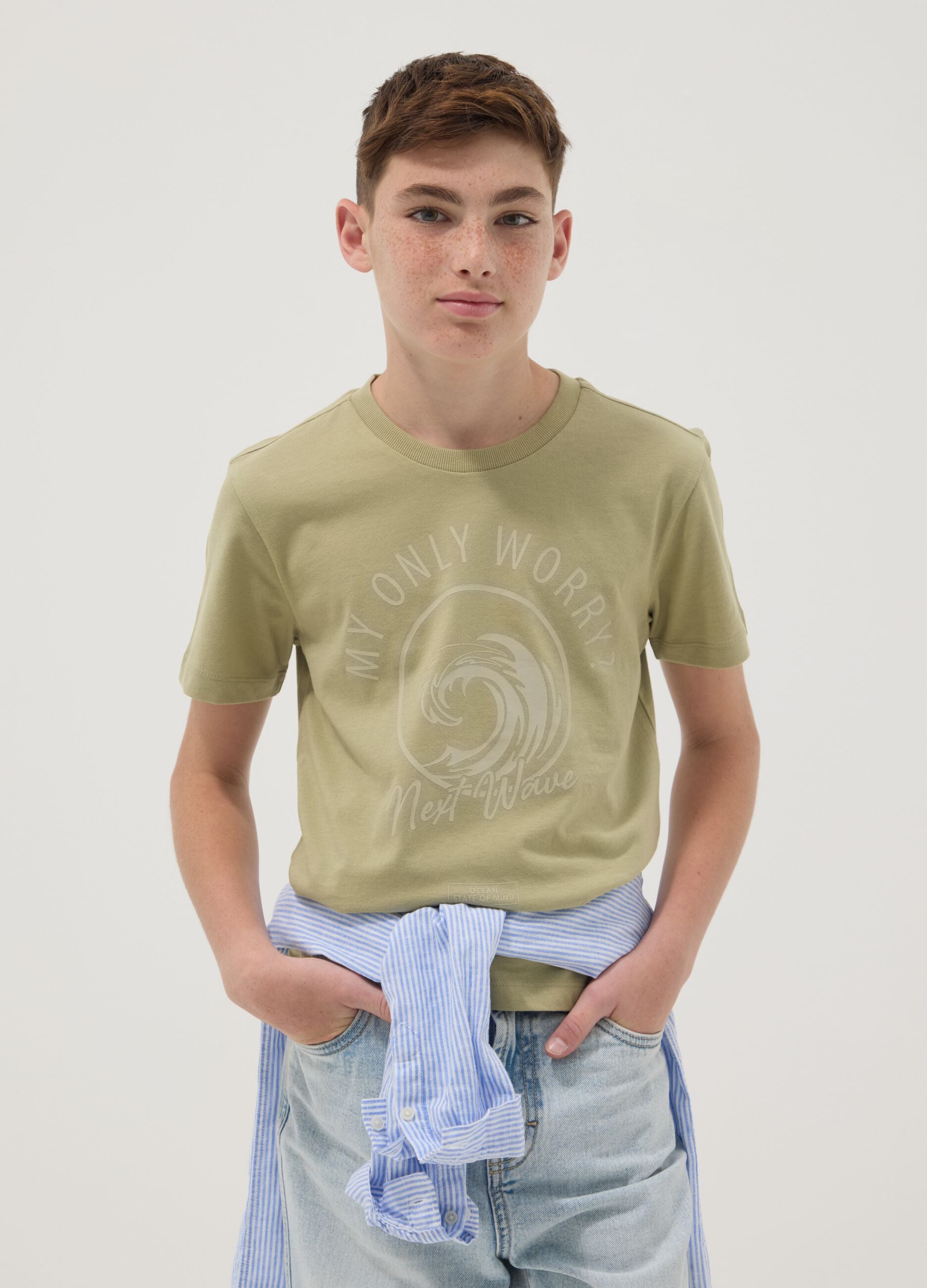 Green short-sleeved T-shirt in 100% organic cotton for boys