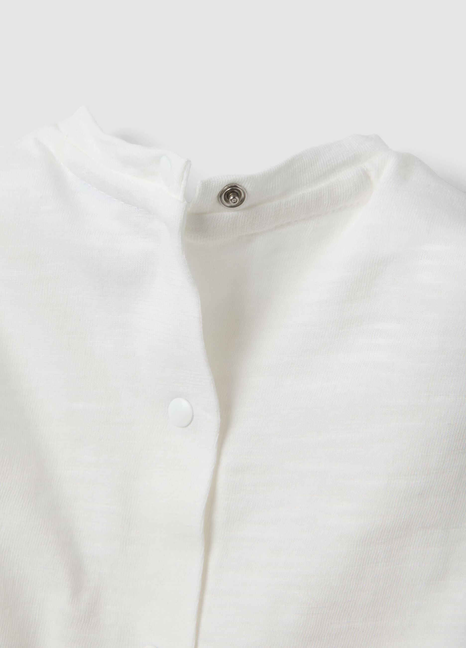 White organic cotton set with T-shirt and shorts