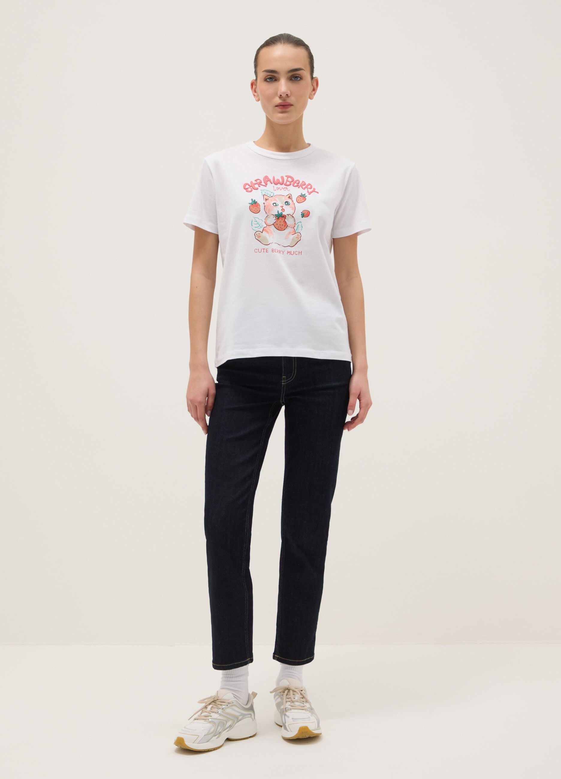 White pure cotton T-shirt regular fit with cat and strawberries print