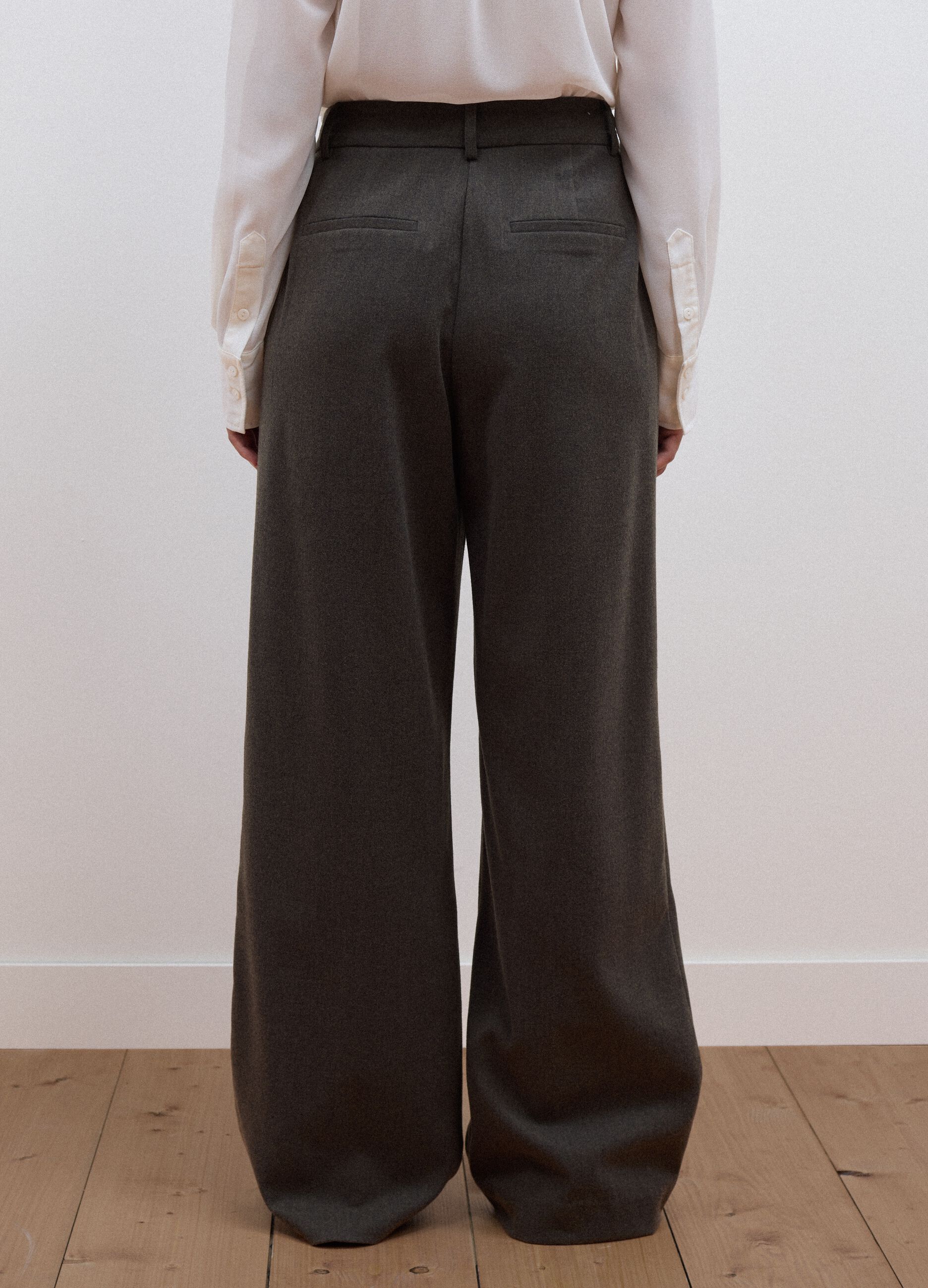 Grey wide-leg trousers in stretch viscose
