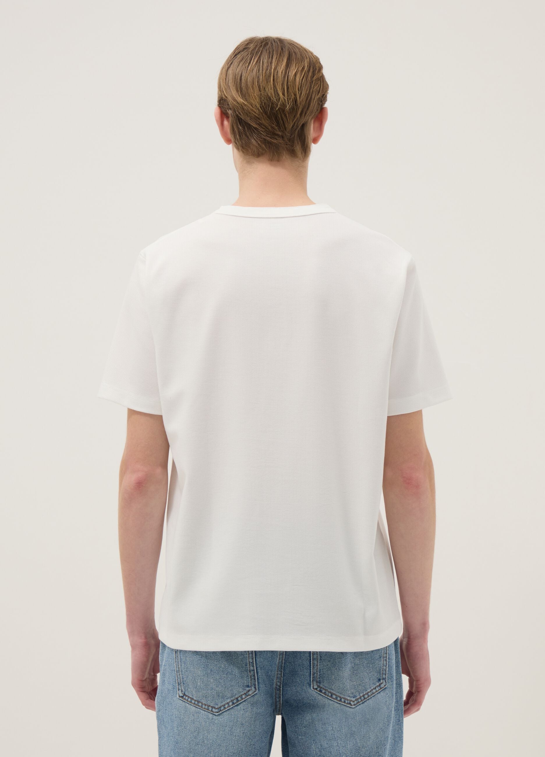 White short sleeve T-shirt regular fit with henley collar