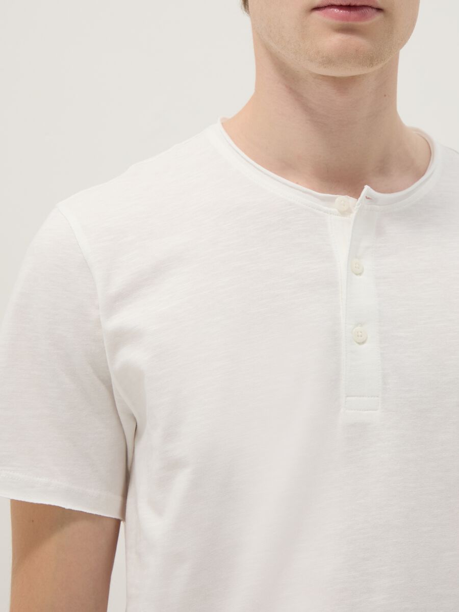 White pure cotton regular fit T-shirt with henley collar_3