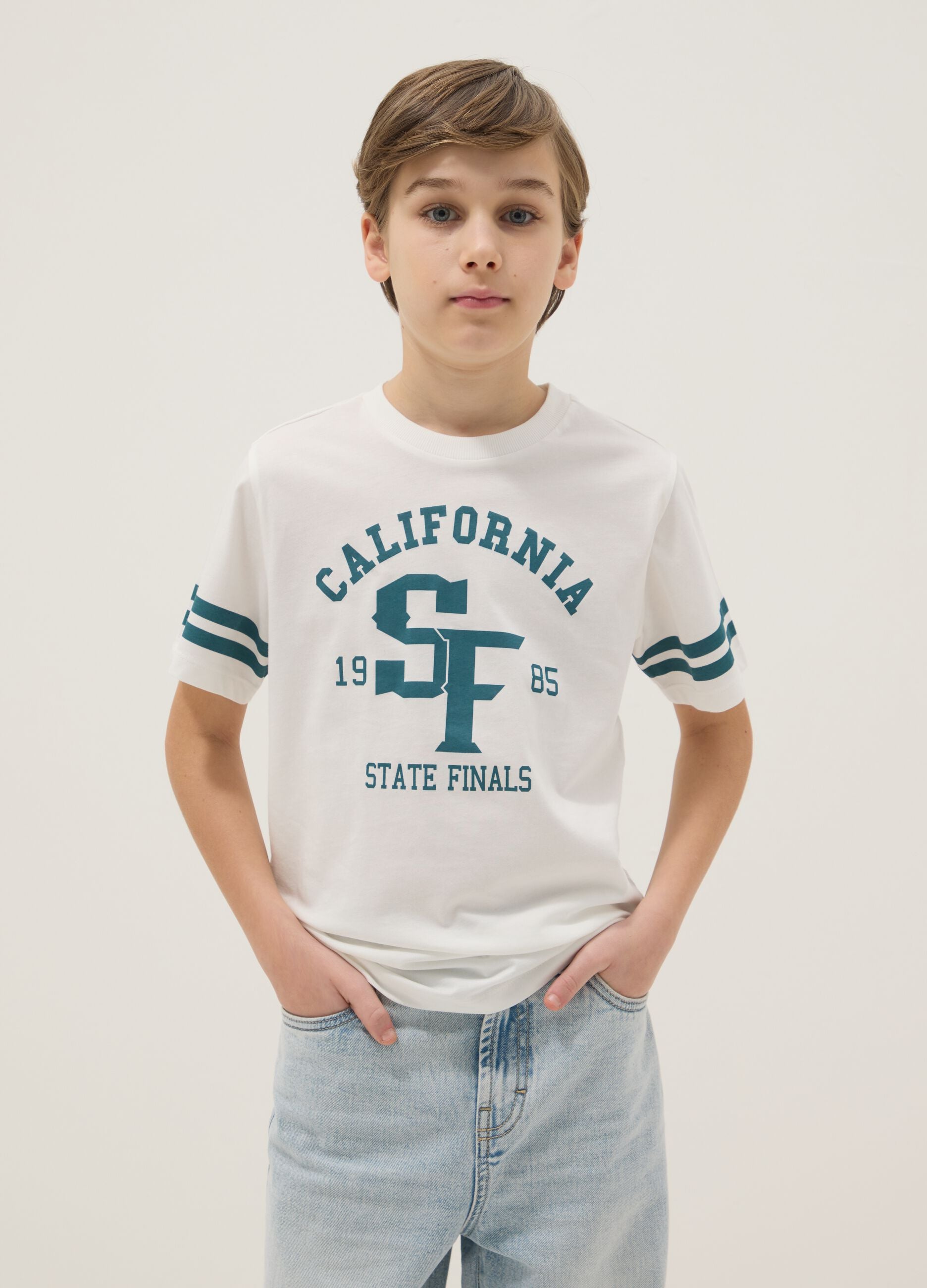 White pure cotton boys&rsquo; T-shirt with graphic details, regular fit