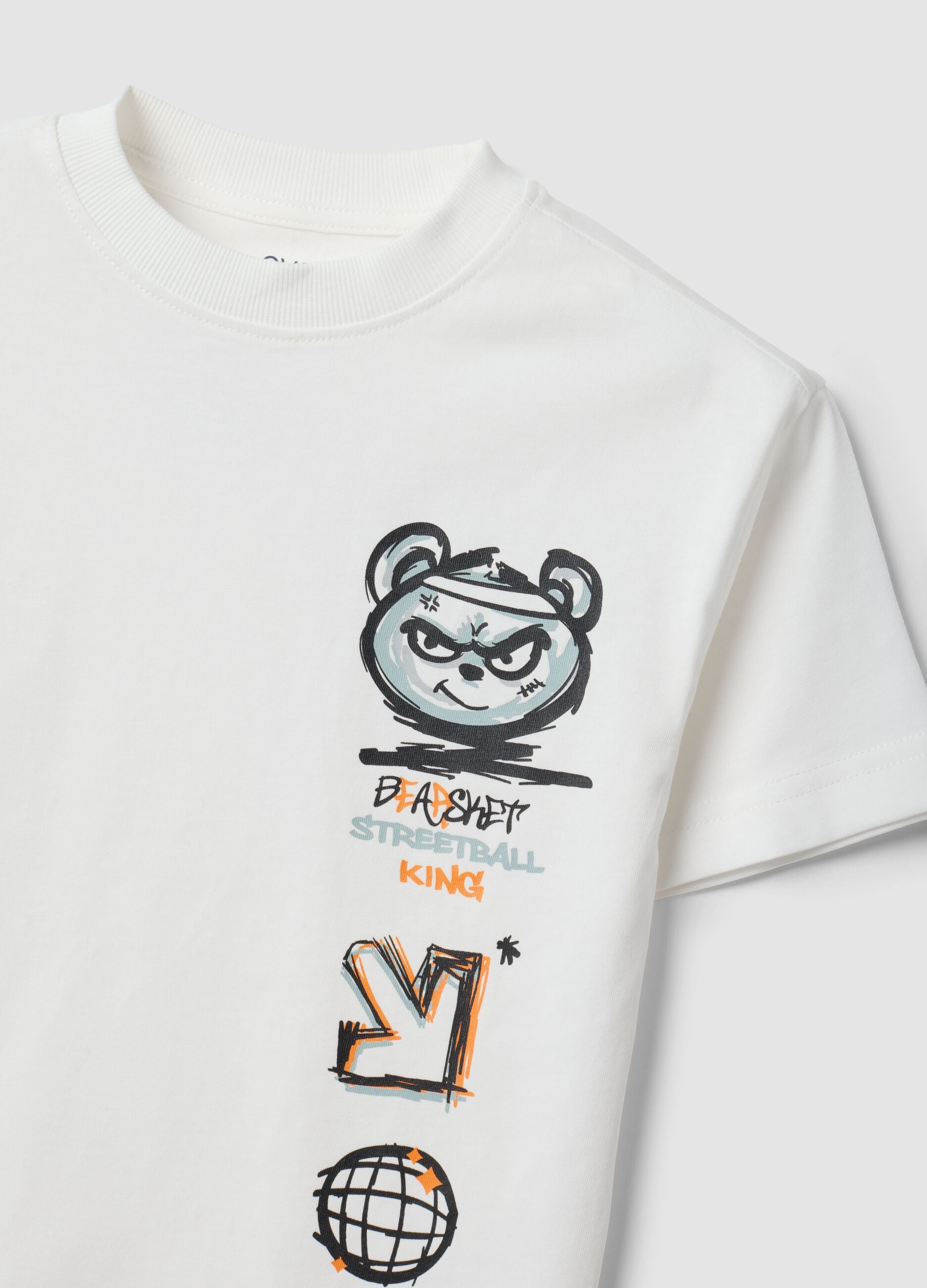 White oversized pure cotton T-shirt with graphic print for boys