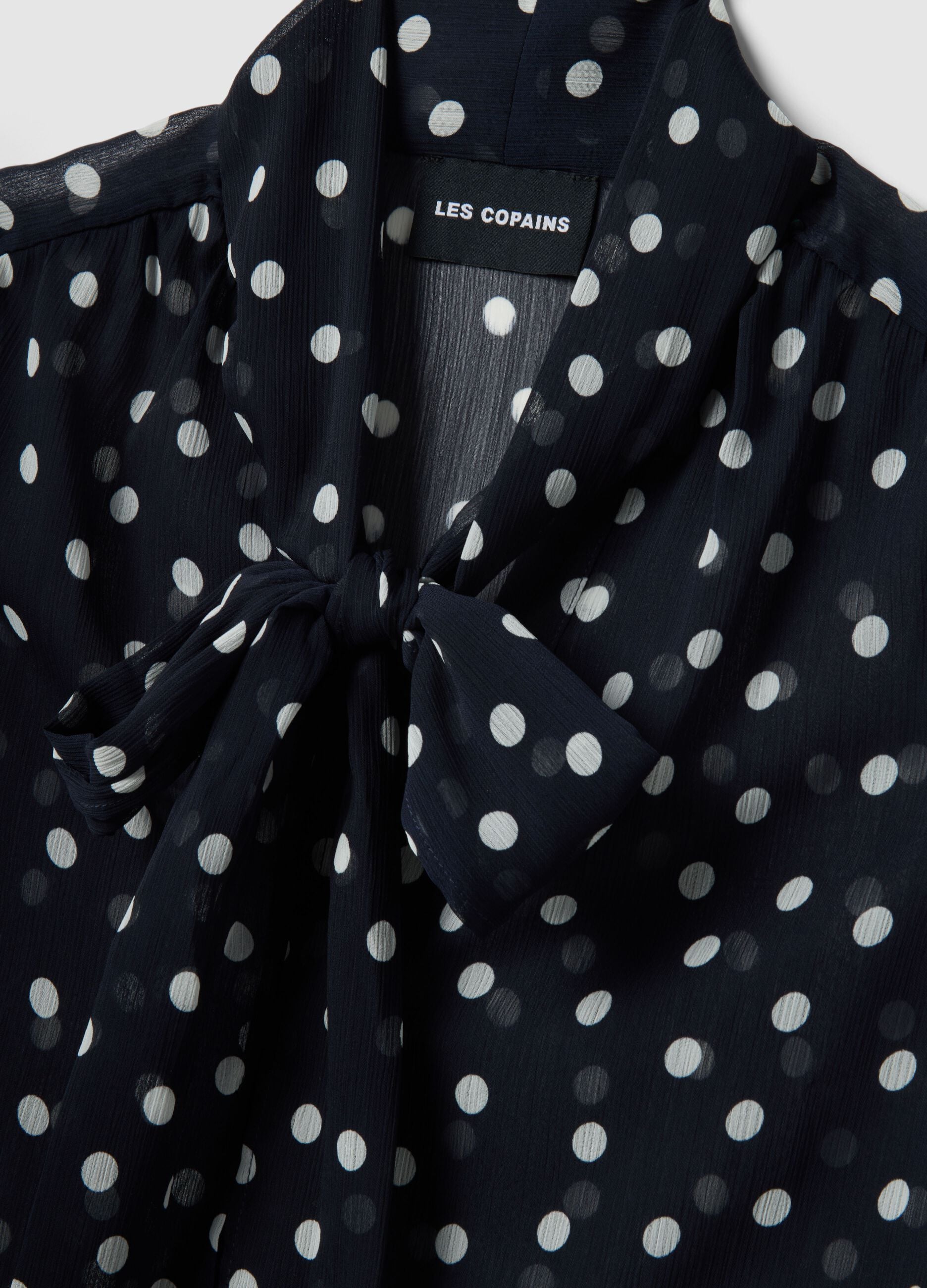 Sleeveless multicolour polka dot blouse with fancy collar, regular fit
