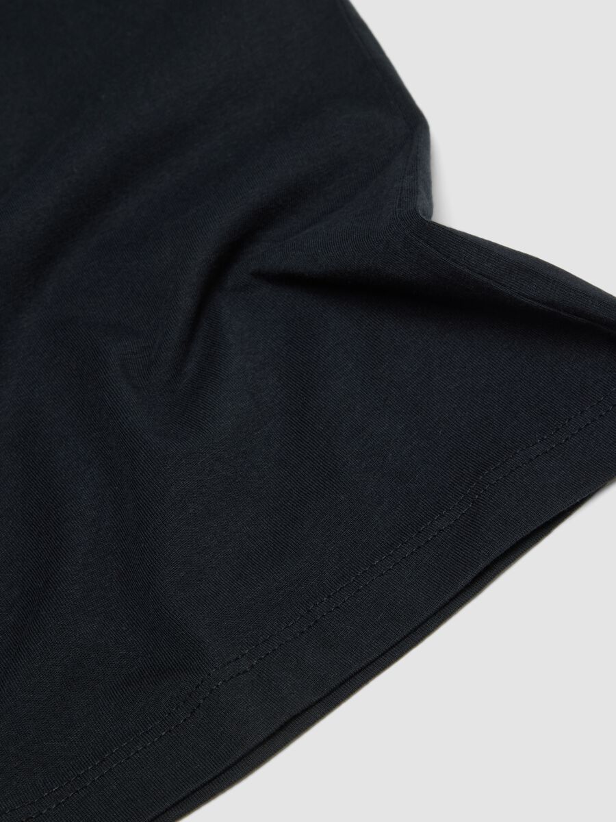 2-pack boys&rsquo; grey and black organic cotton vests_2
