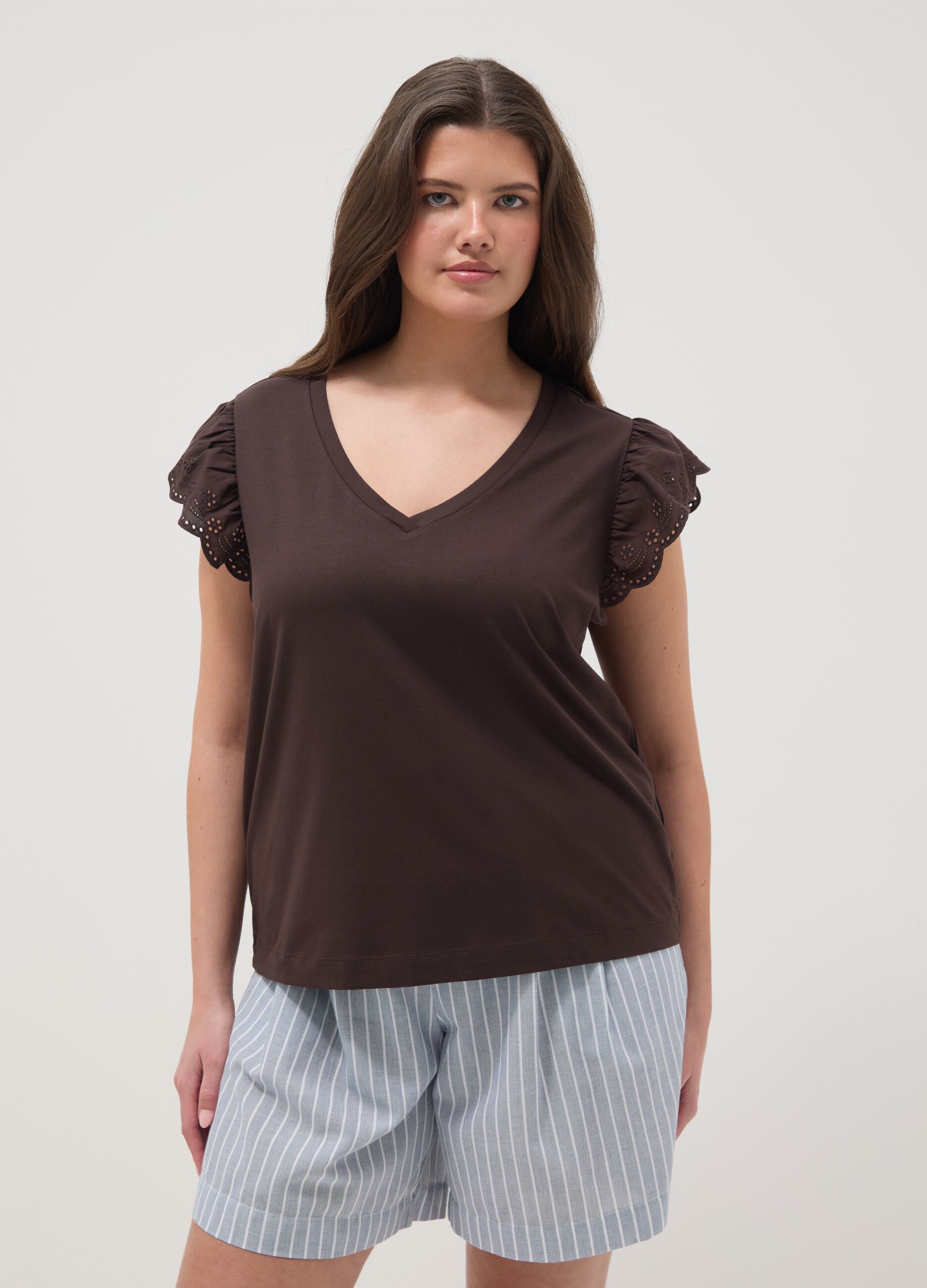 Brown stretch cotton T-shirt with ruffle sleeves, regular fit