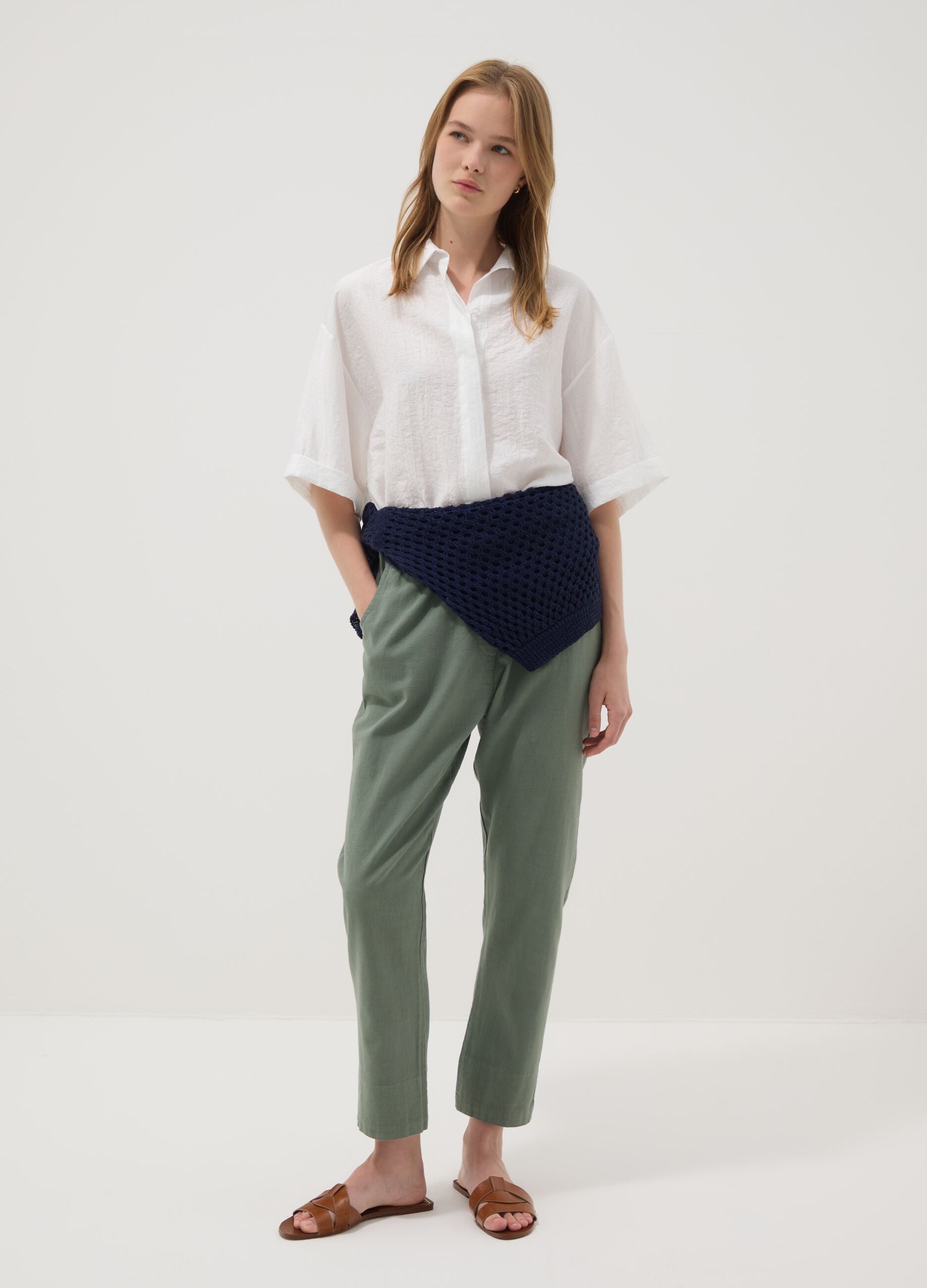 Green linen-cotton blend trousers with elasticated waist, regular fit