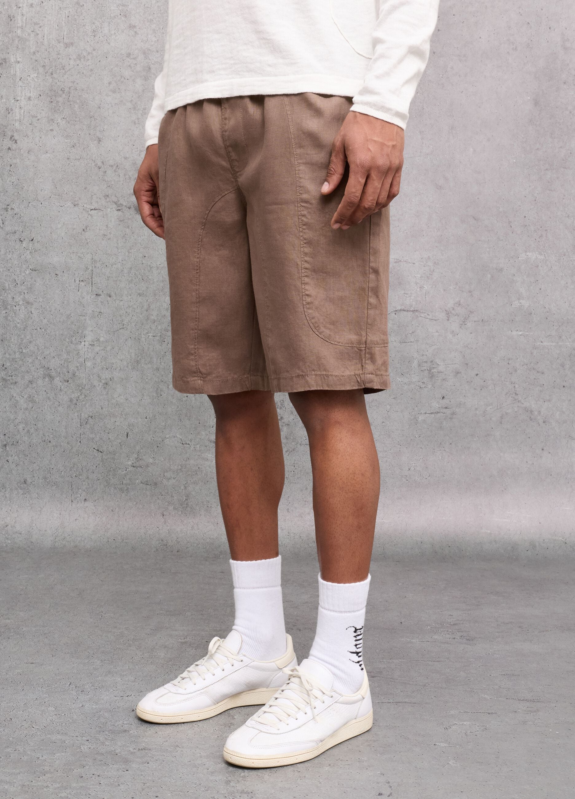 100% Linen Shorts in Mocha