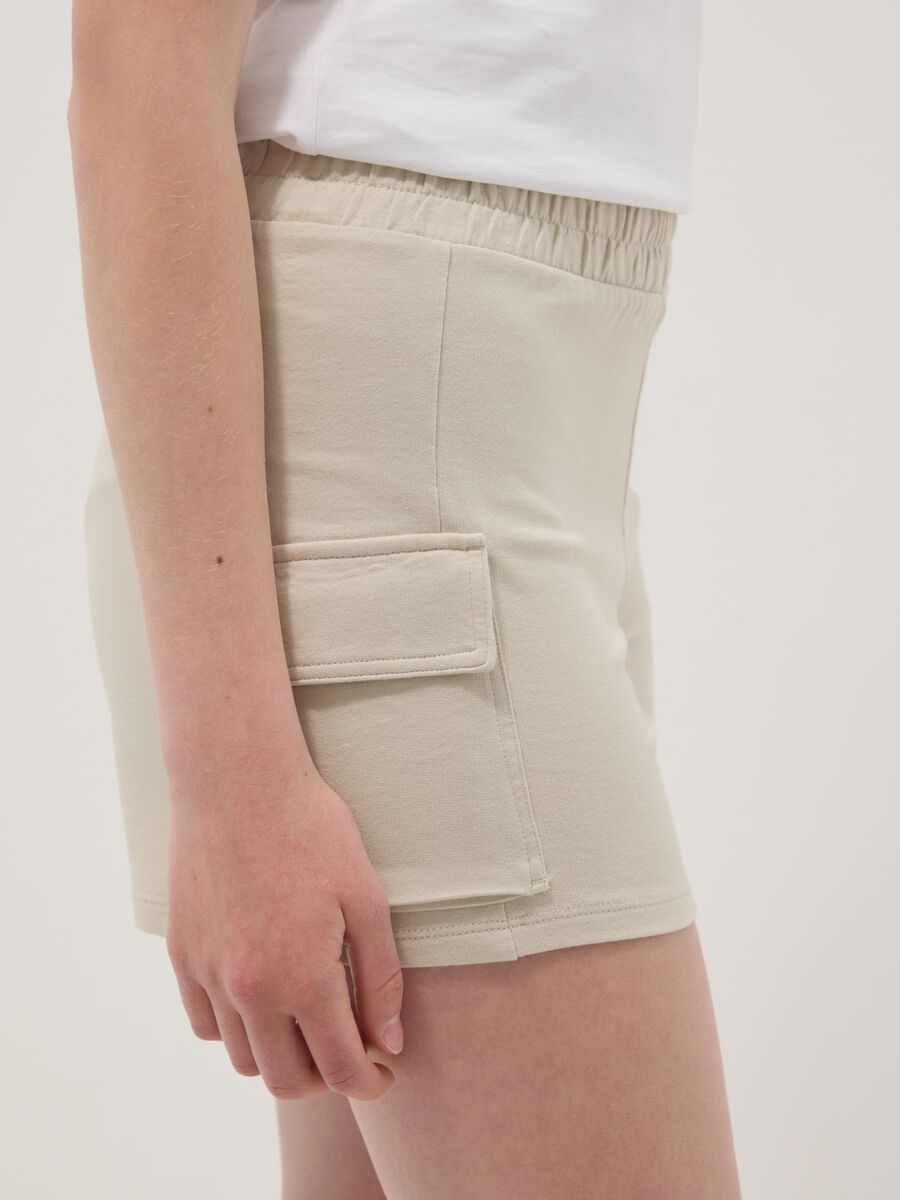 Girls' beige cotton-blend cargo shorts with relaxed fit_2