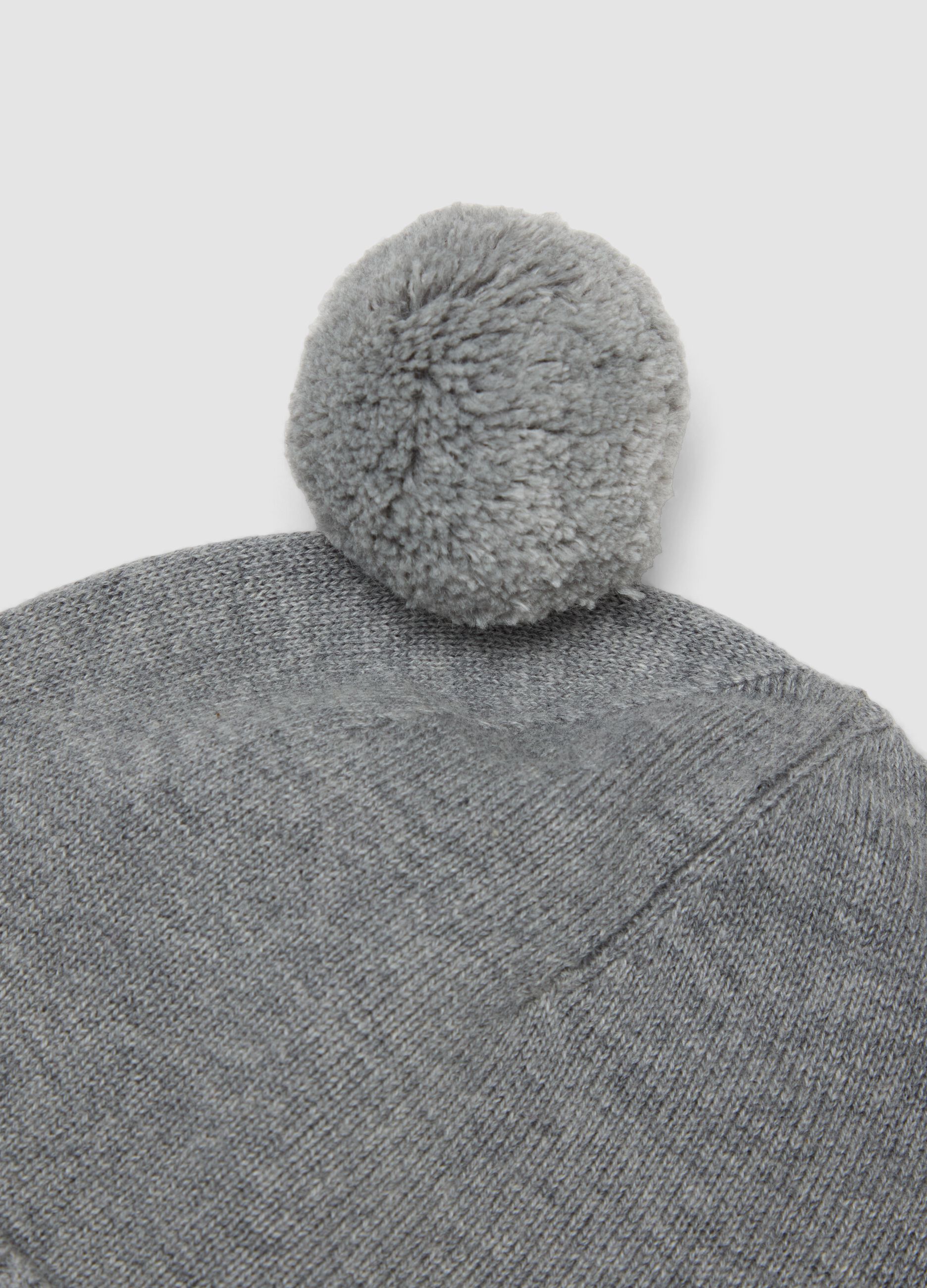 Grey baby hat in pure organic cotton with pom-poms