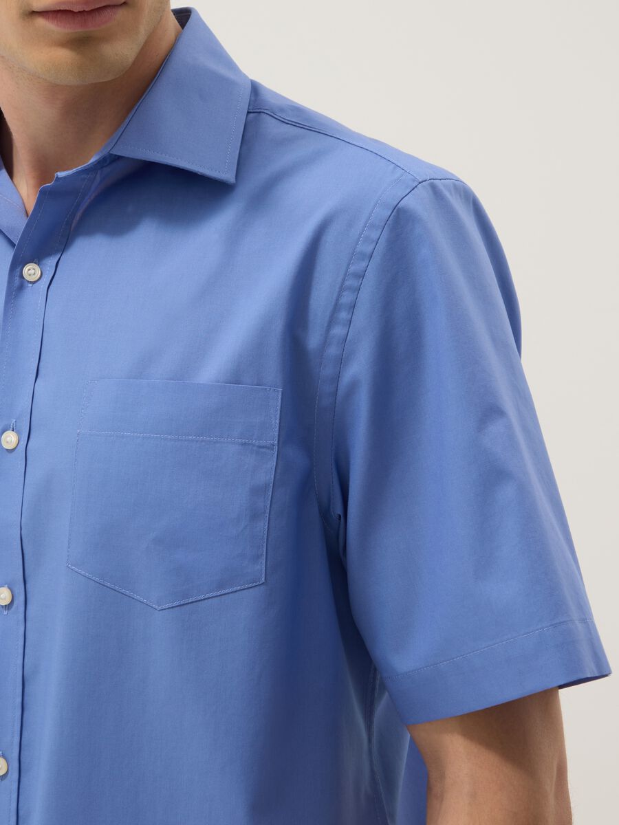 Light blue short-sleeved shirt with classic collar_3