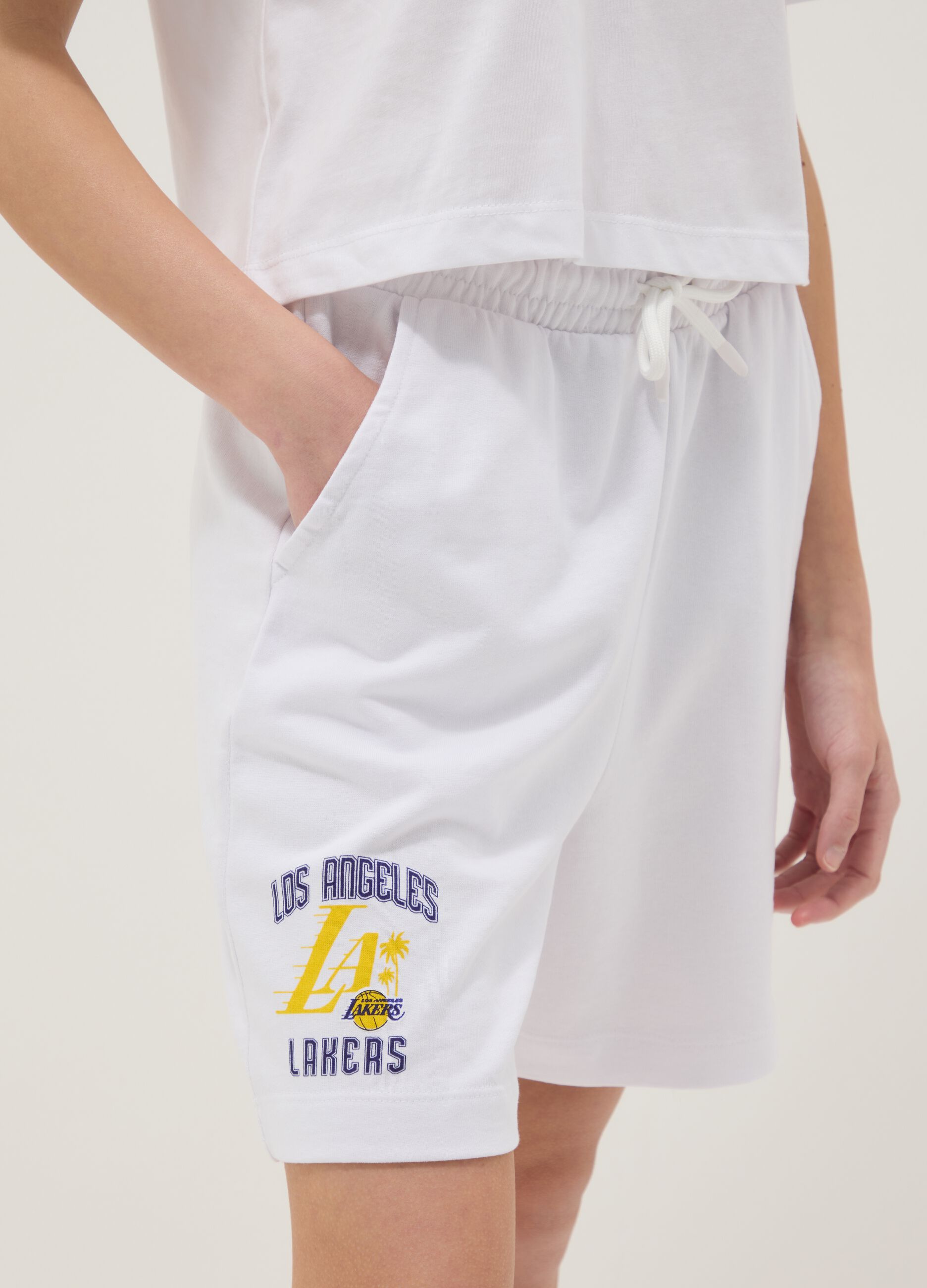 White pure cotton shorts with elasticated waist