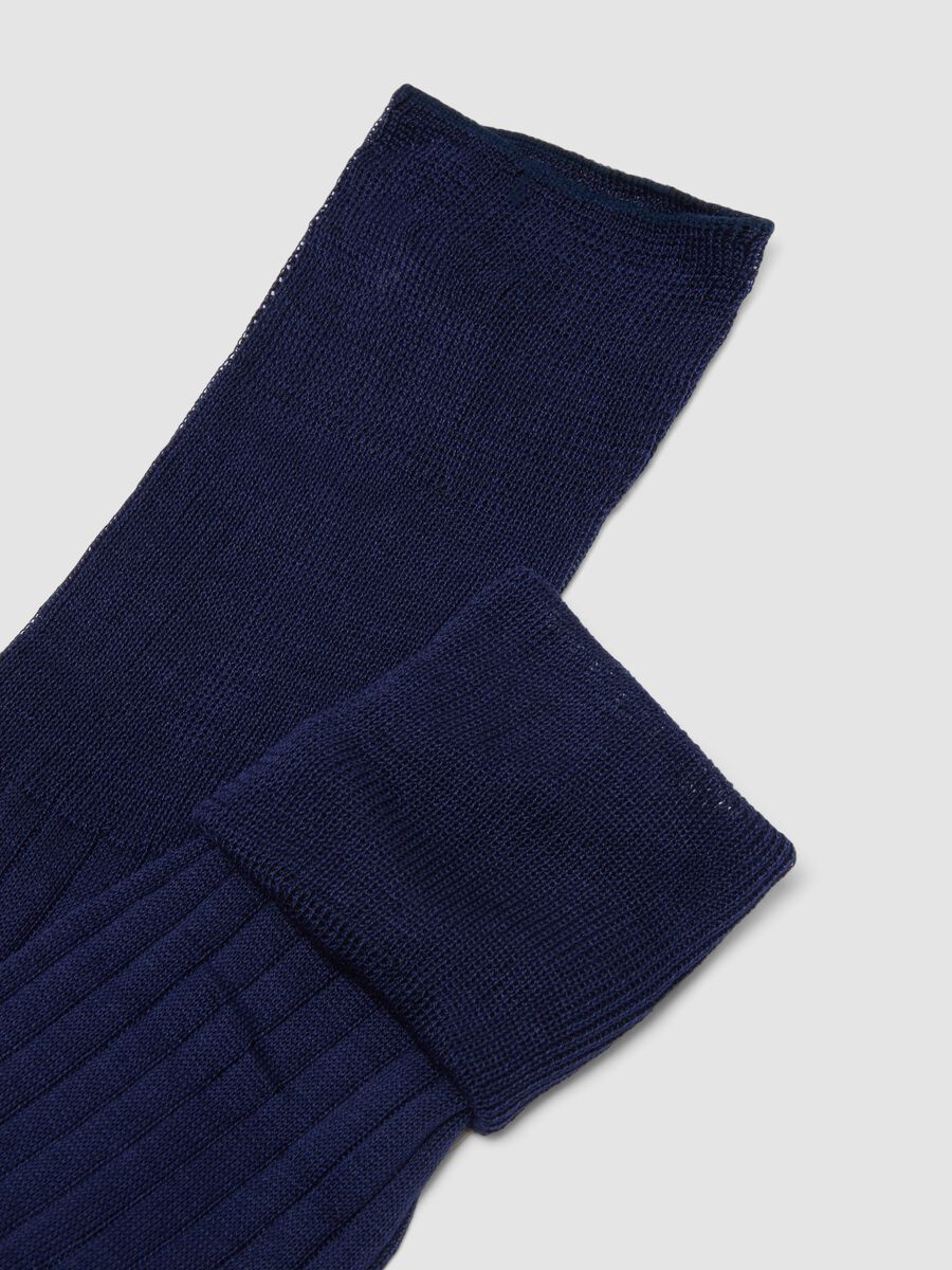 Long blue ribbed socks in pure cotton_2