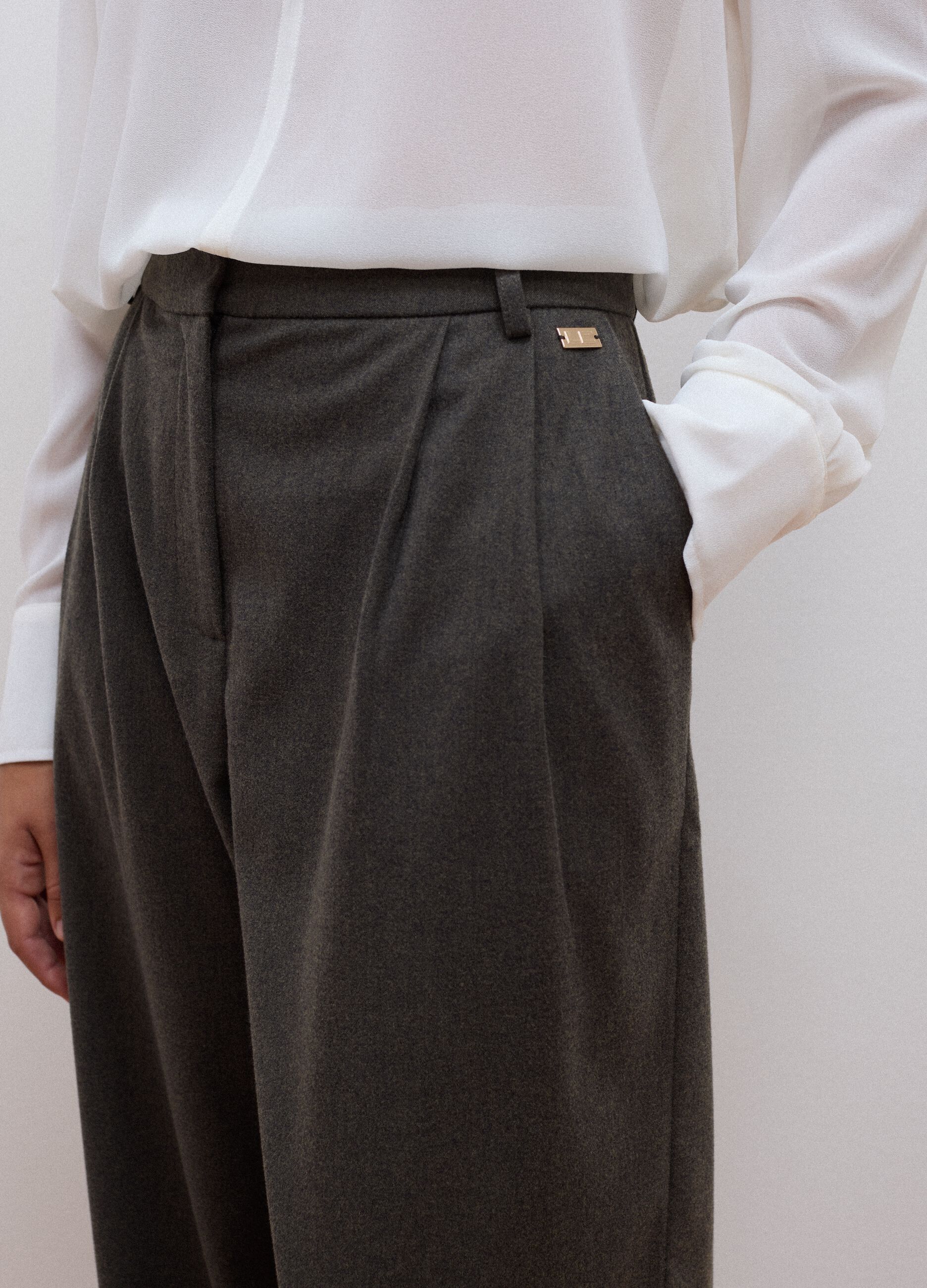 Grey wide-leg trousers in stretch viscose