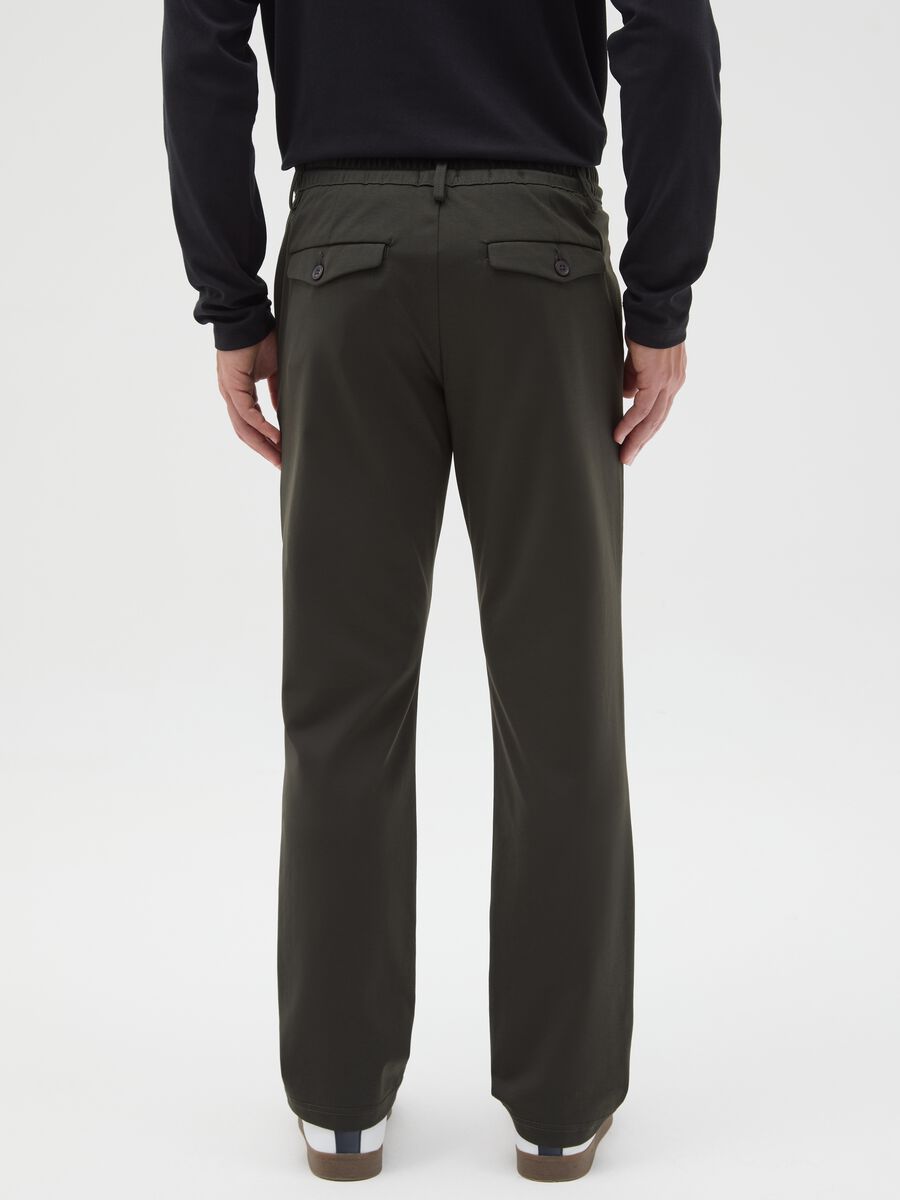 Pantaloni chino verdi in misto cotone regular fit_2