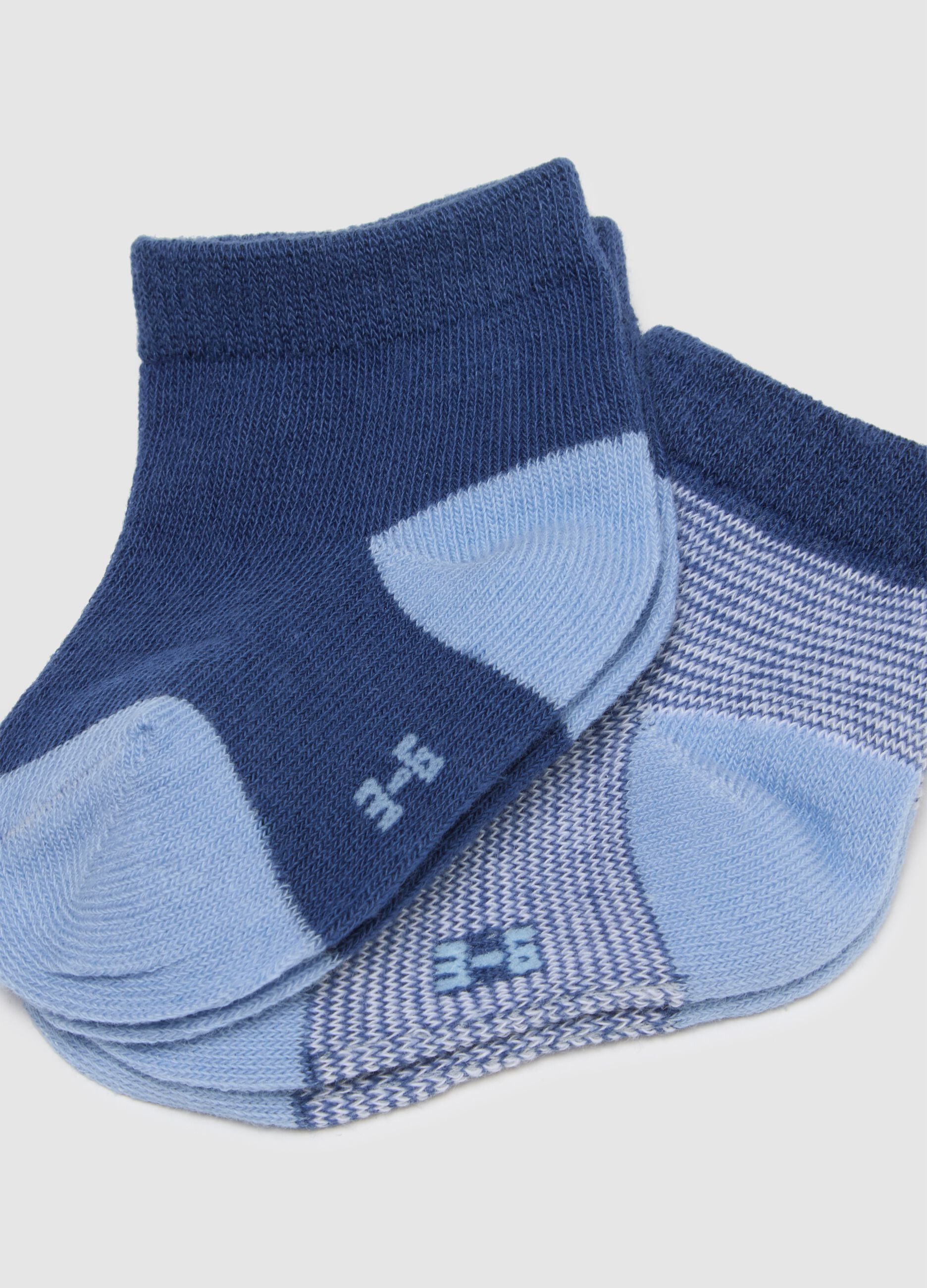 Newborn multi-colour cotton blend socks tripack with designs