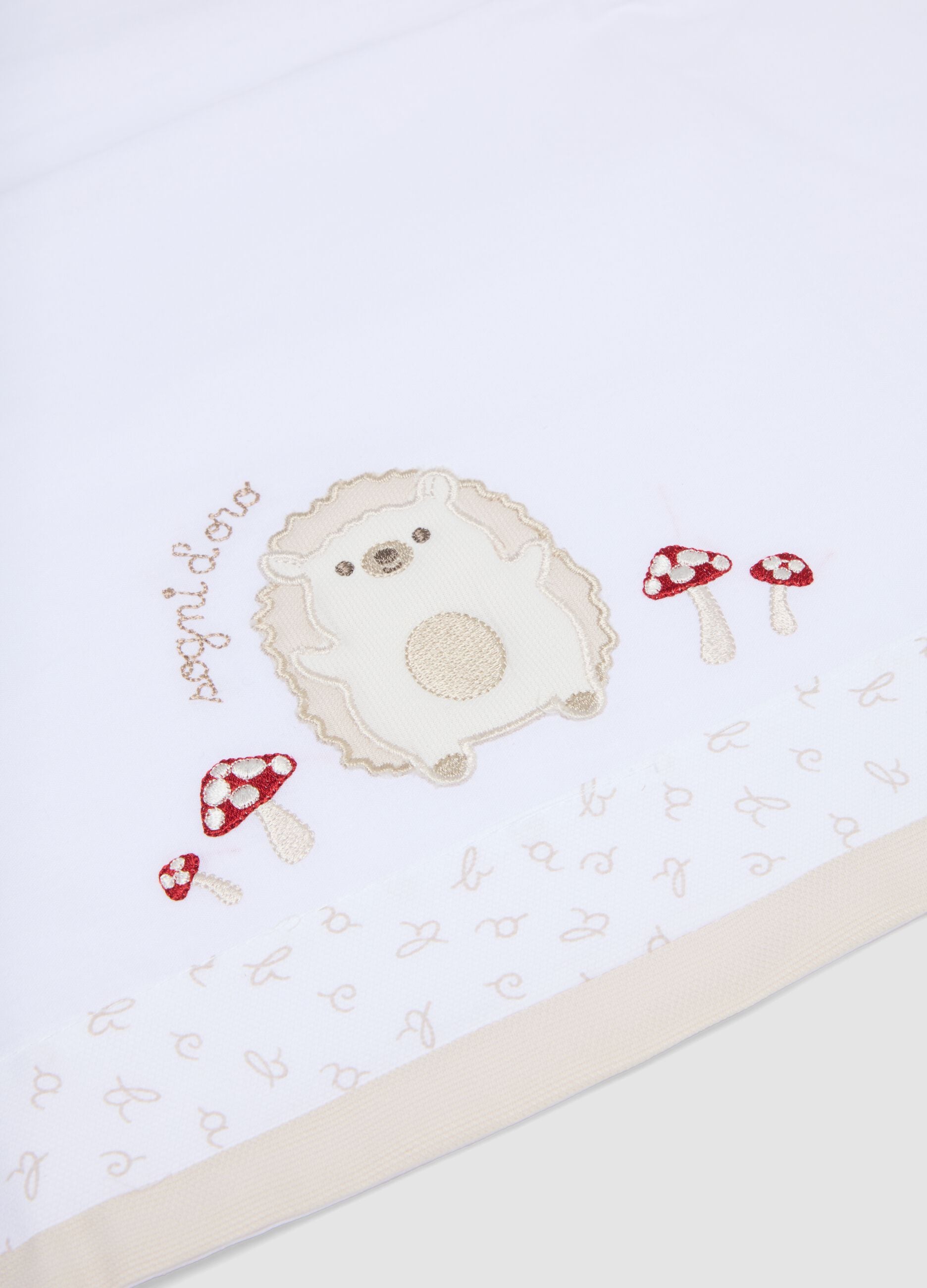 White 100% cotton baby sheet with hedgehog embroidery
