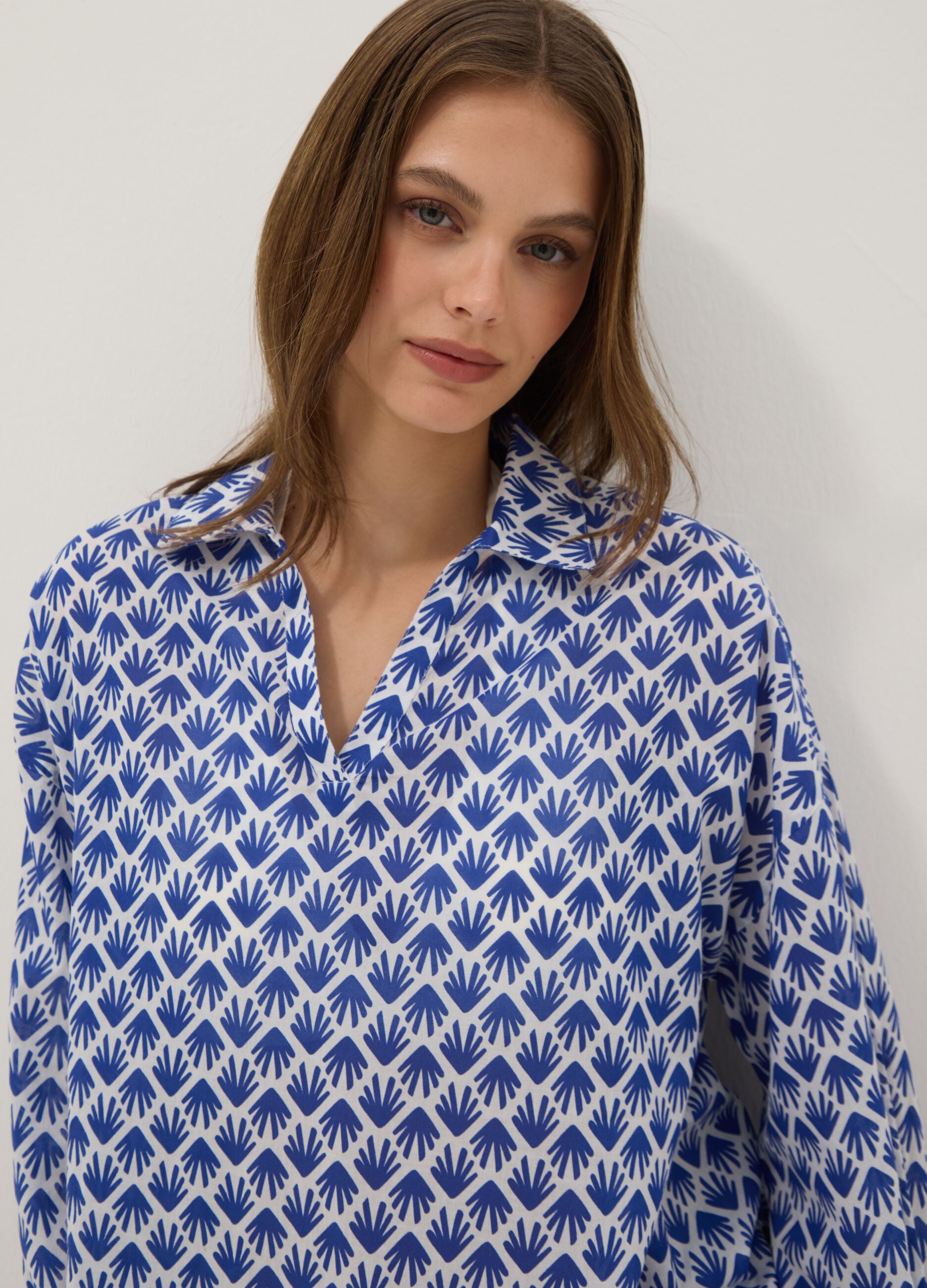Multicoloured pure cotton shirt with pattern and V-neck