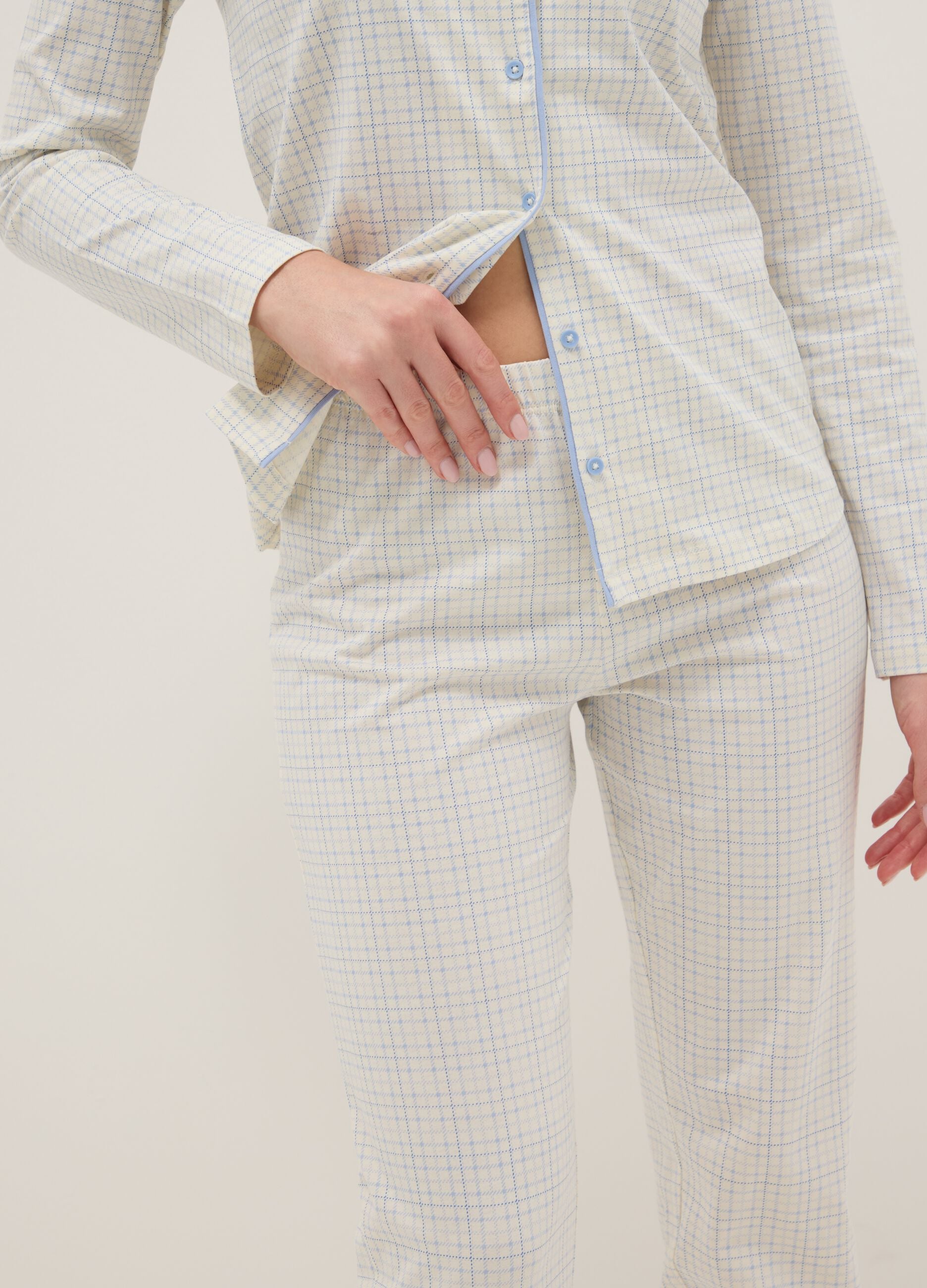 White check pyjamas in pure cotton regular fit