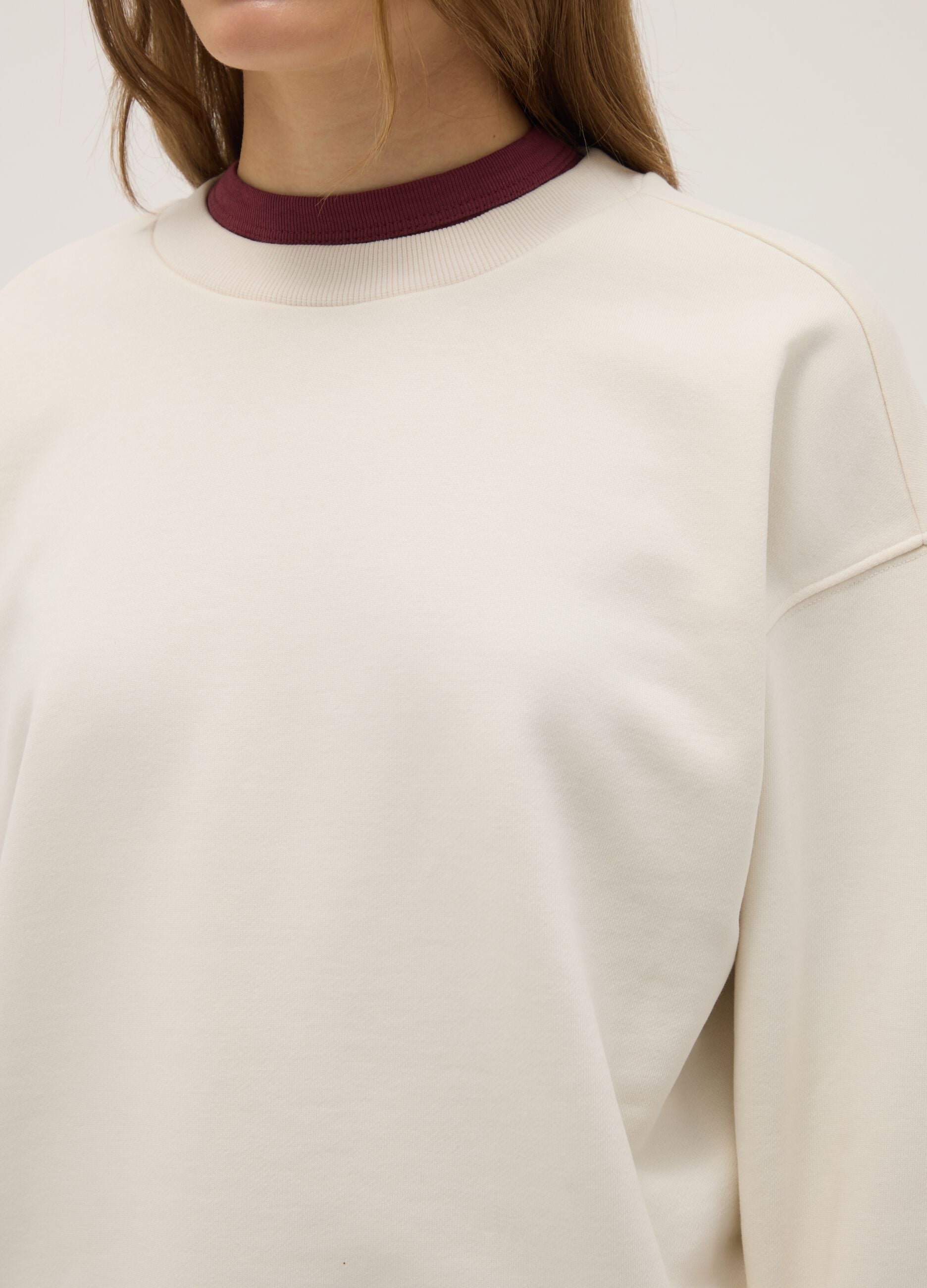 White regular fit cotton blend sweatshirt with round neck