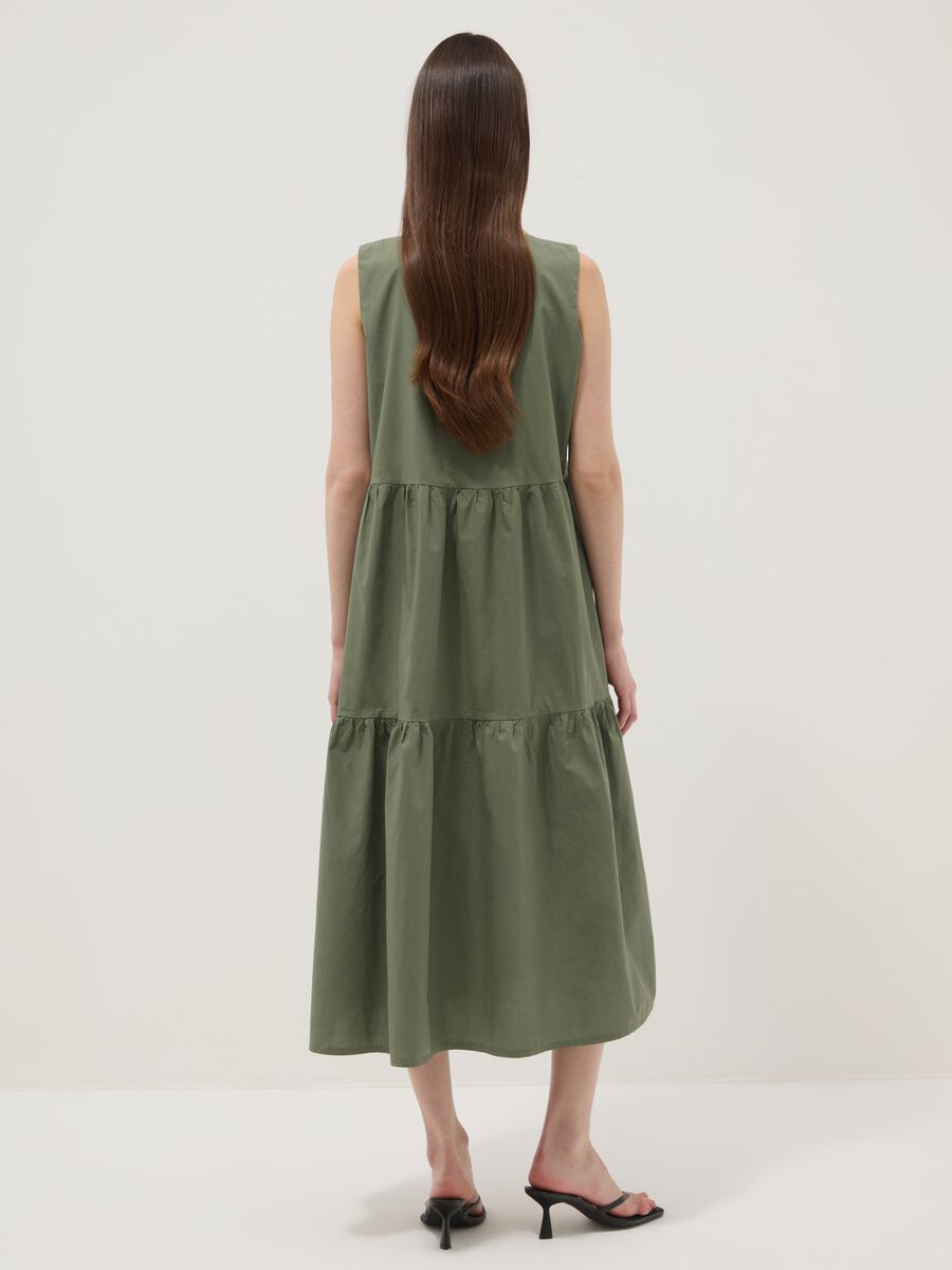 Green sleeveless pure cotton dress with tiered skirt, regular fit_3