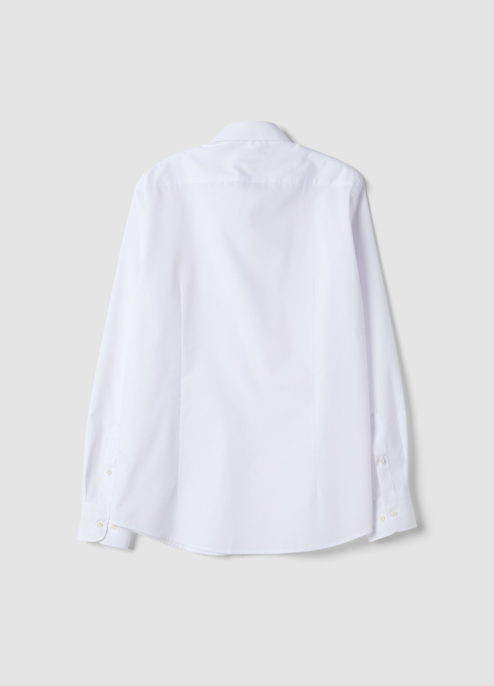 White slim-fit shirt with classic collar, easy iron
