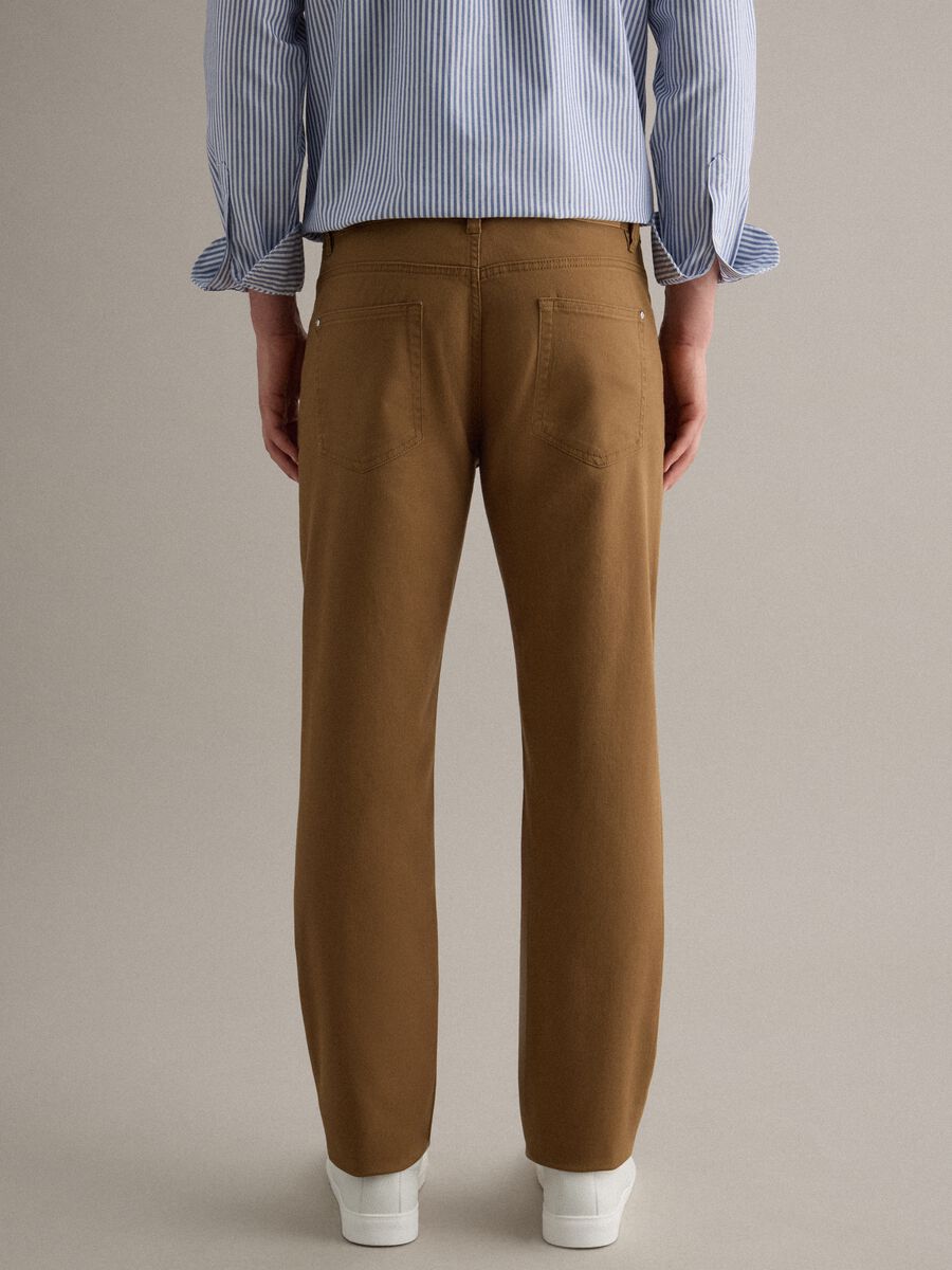 Pantaloni in twill elasticizzato marroni regular fit_2