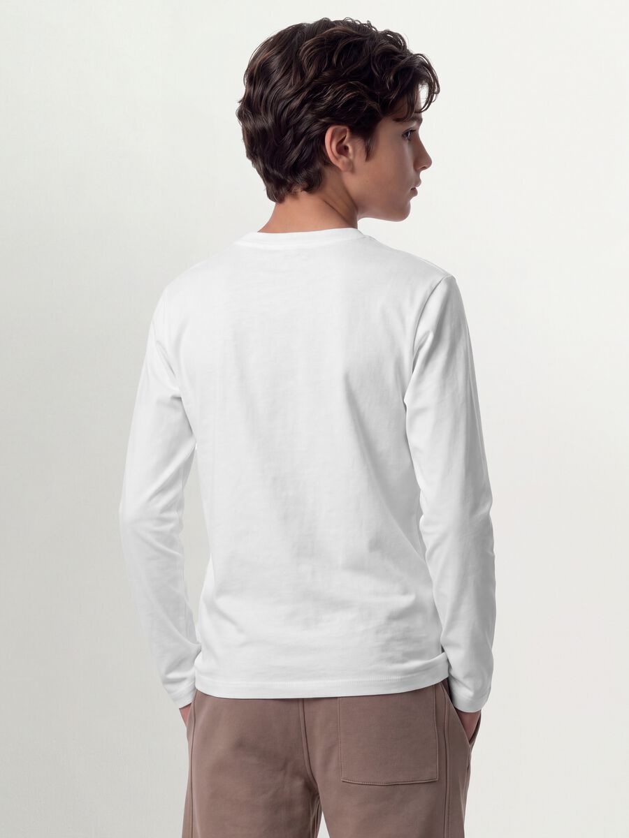 T-shirt bianca in cotone organico elasticizzato regular fit per ragazzo_2