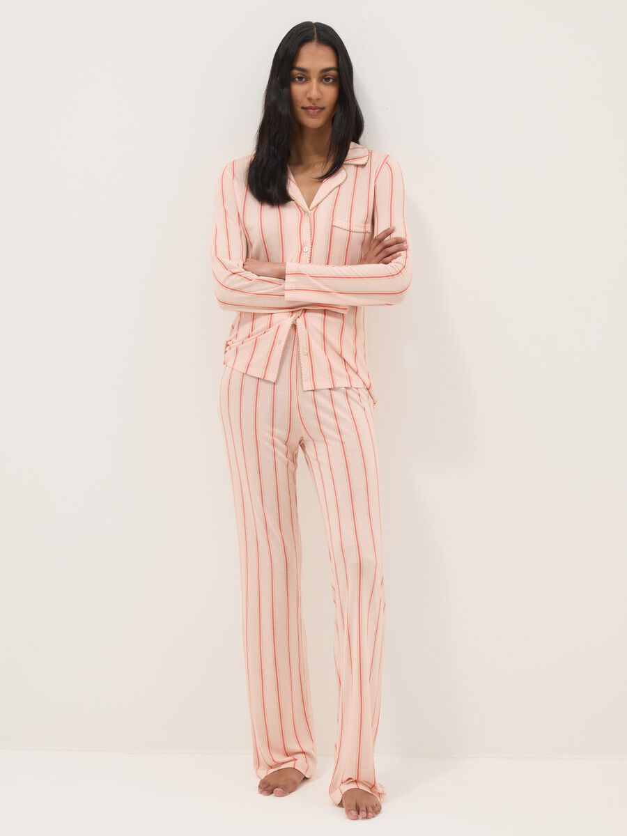 Pigiama in pura viscosa rosa a righe regular fit con collo a V_0