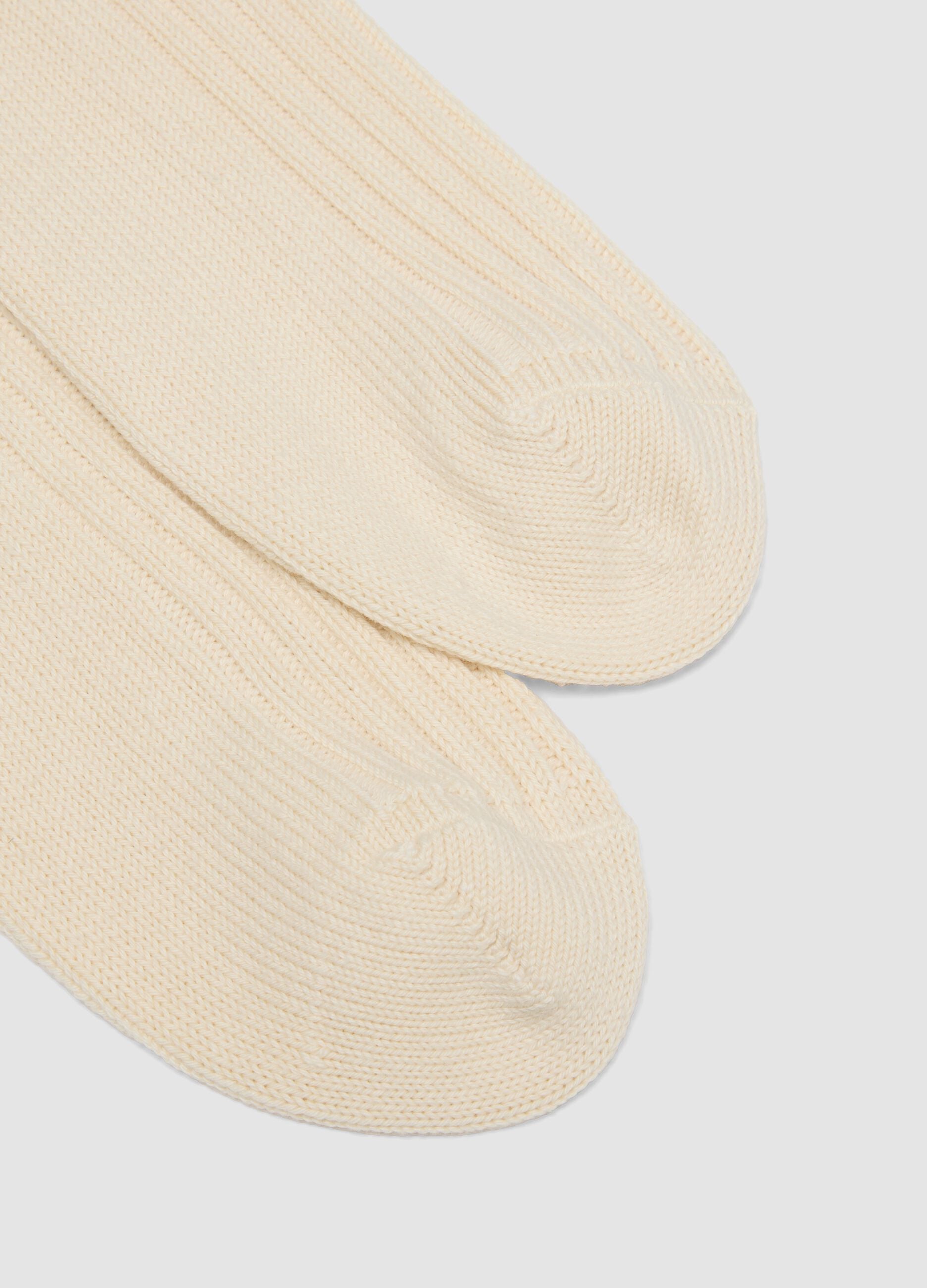 White stretch cotton blend tennis socks with stripes