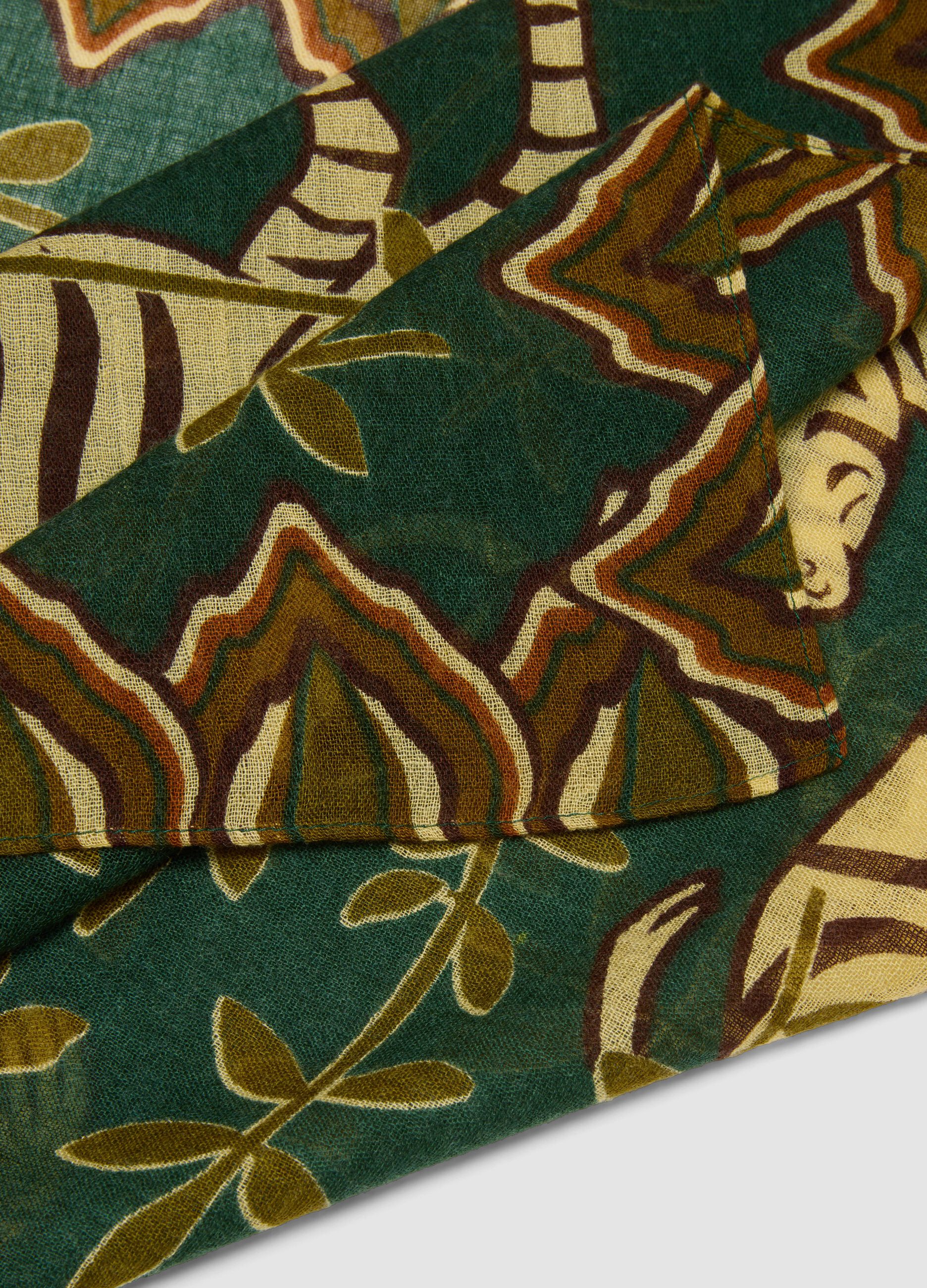 Sciarpa verde in misto lana con stampa
